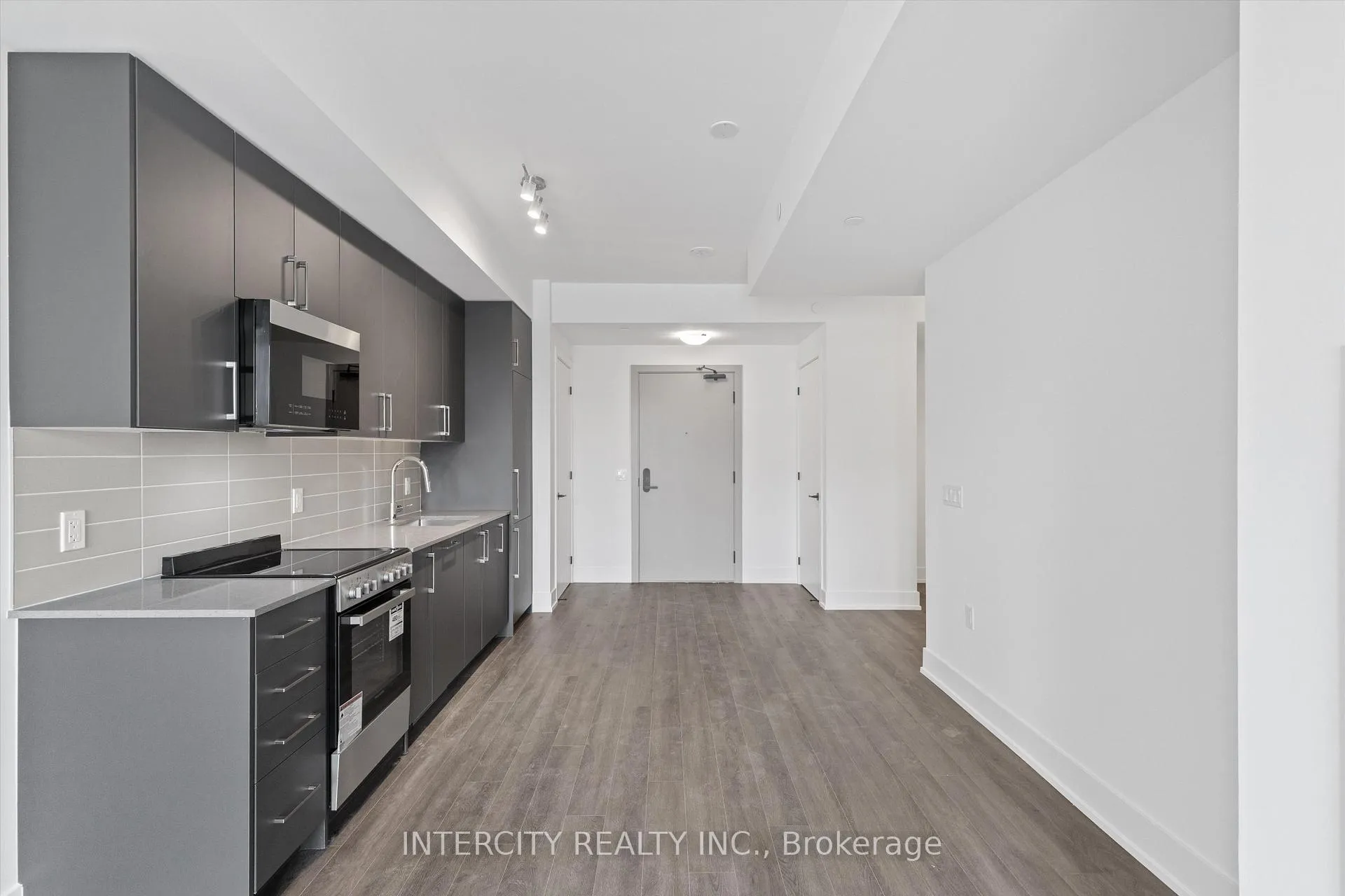 Photo 5 of Unit 237, 2075 King Road, King, King City — HOMEH