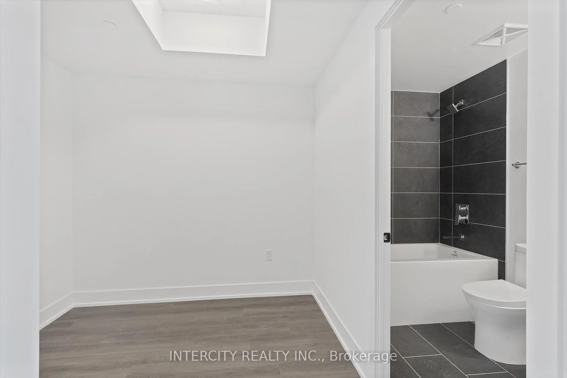 Photo 6 of Unit 237, 2075 King Road, King, King City — HOMEH