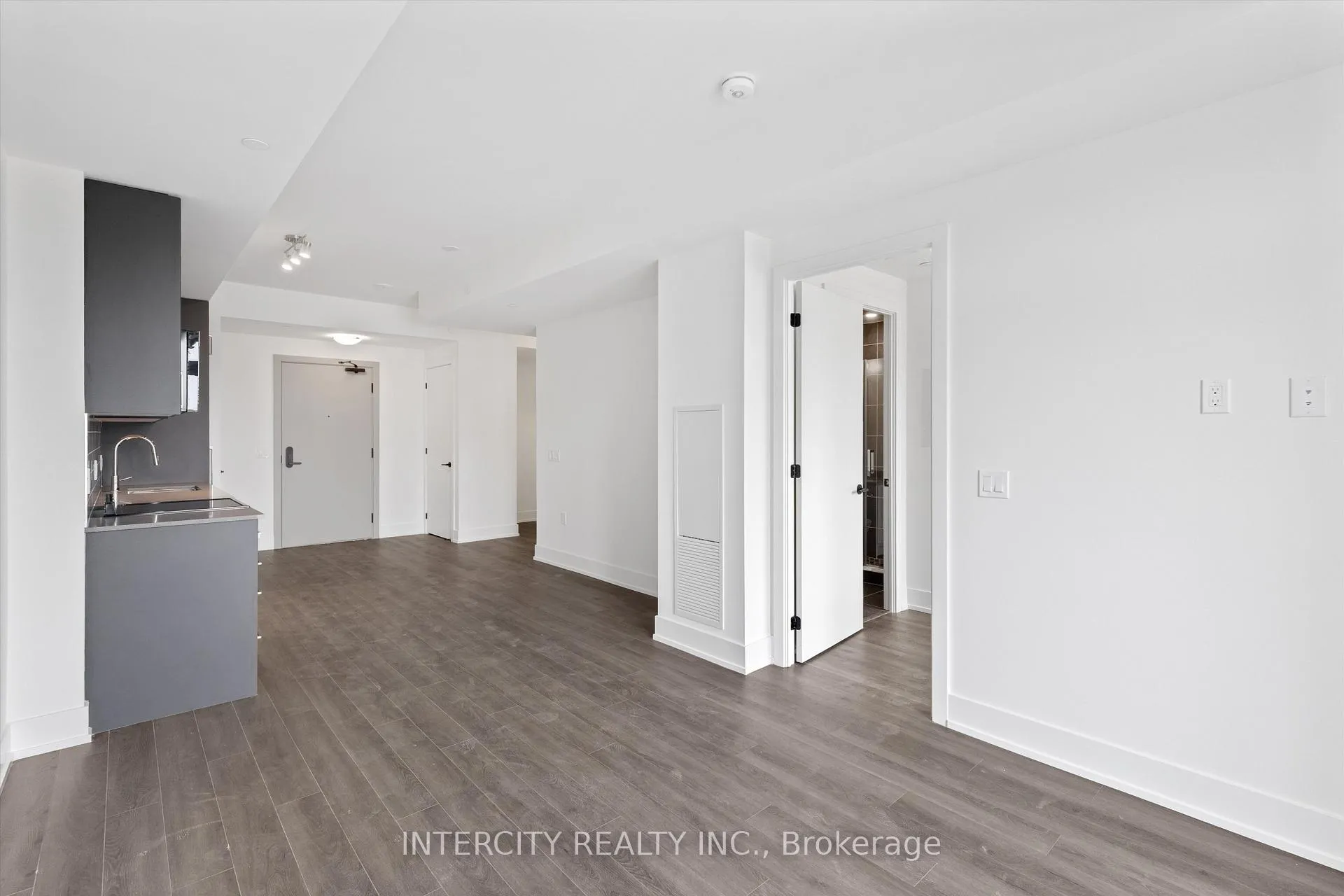 Photo 8 of Unit 237, 2075 King Road, King, King City — HOMEH