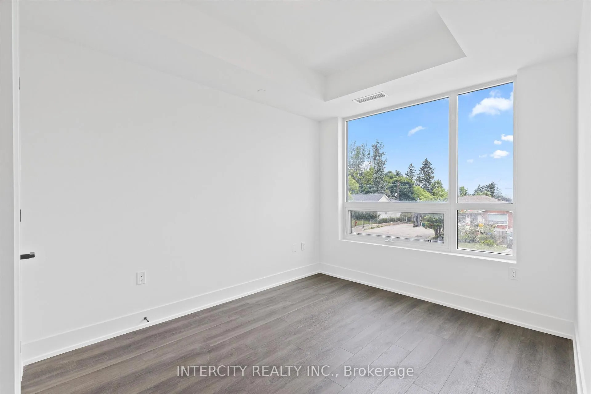 Photo 10 of Unit 237, 2075 King Road, King, King City — HOMEH