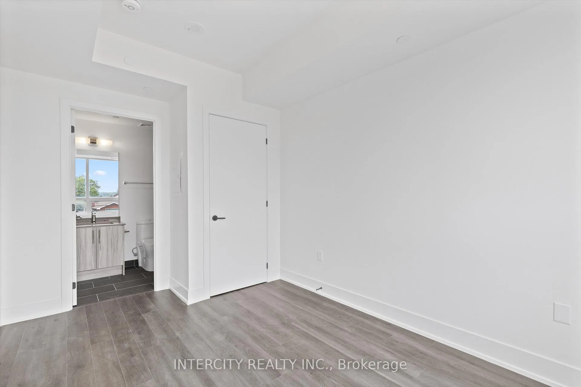 Photo 11 of Unit 237, 2075 King Road, King, King City — HOMEH