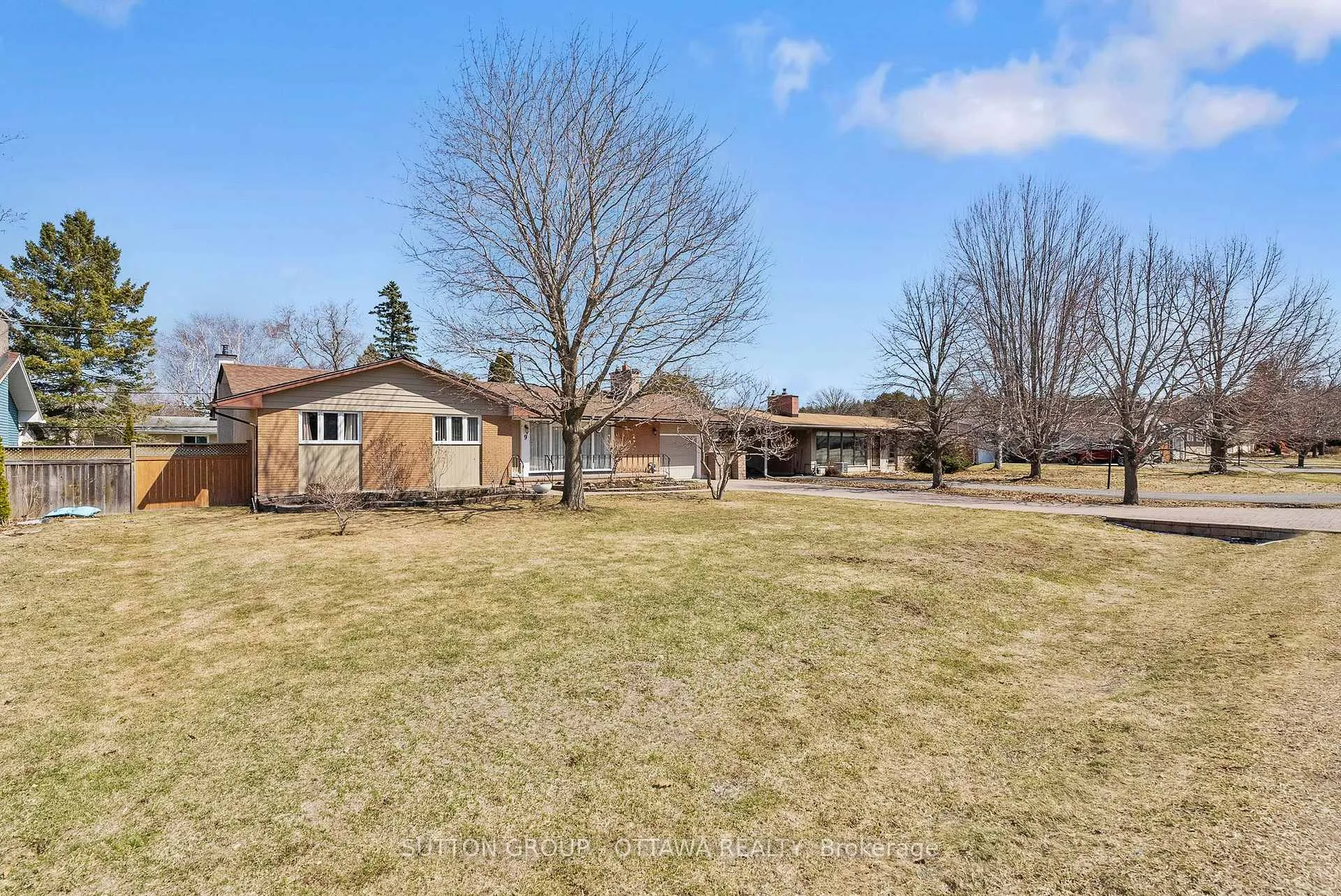 Photo 2 of 9 Aberfeldy Street, Ottawa, Arbeatha Park — HOMEH