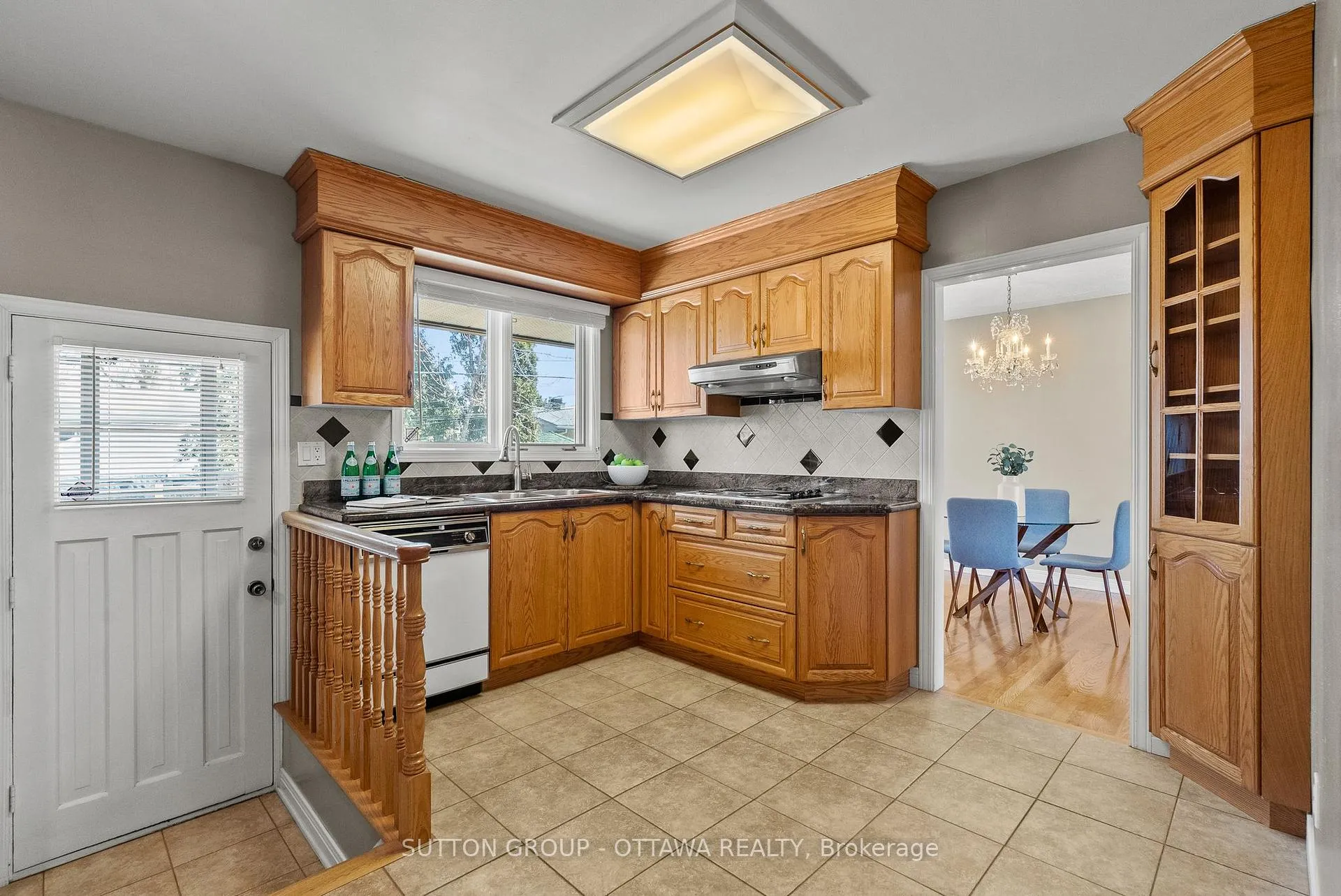 Photo 8 of 9 Aberfeldy Street, Ottawa, Arbeatha Park — HOMEH
