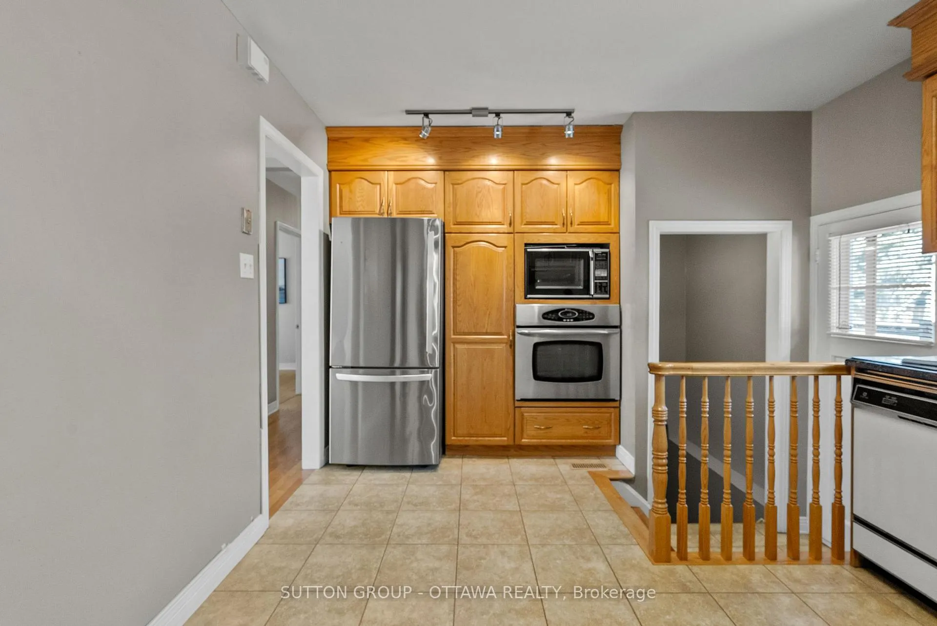 Photo 10 of 9 Aberfeldy Street, Ottawa, Arbeatha Park — HOMEH