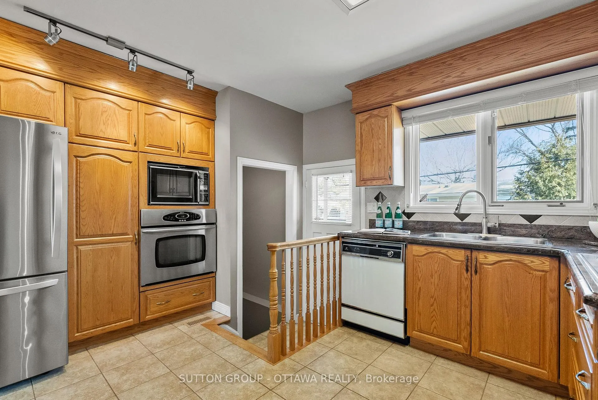 Photo 11 of 9 Aberfeldy Street, Ottawa, Arbeatha Park — HOMEH