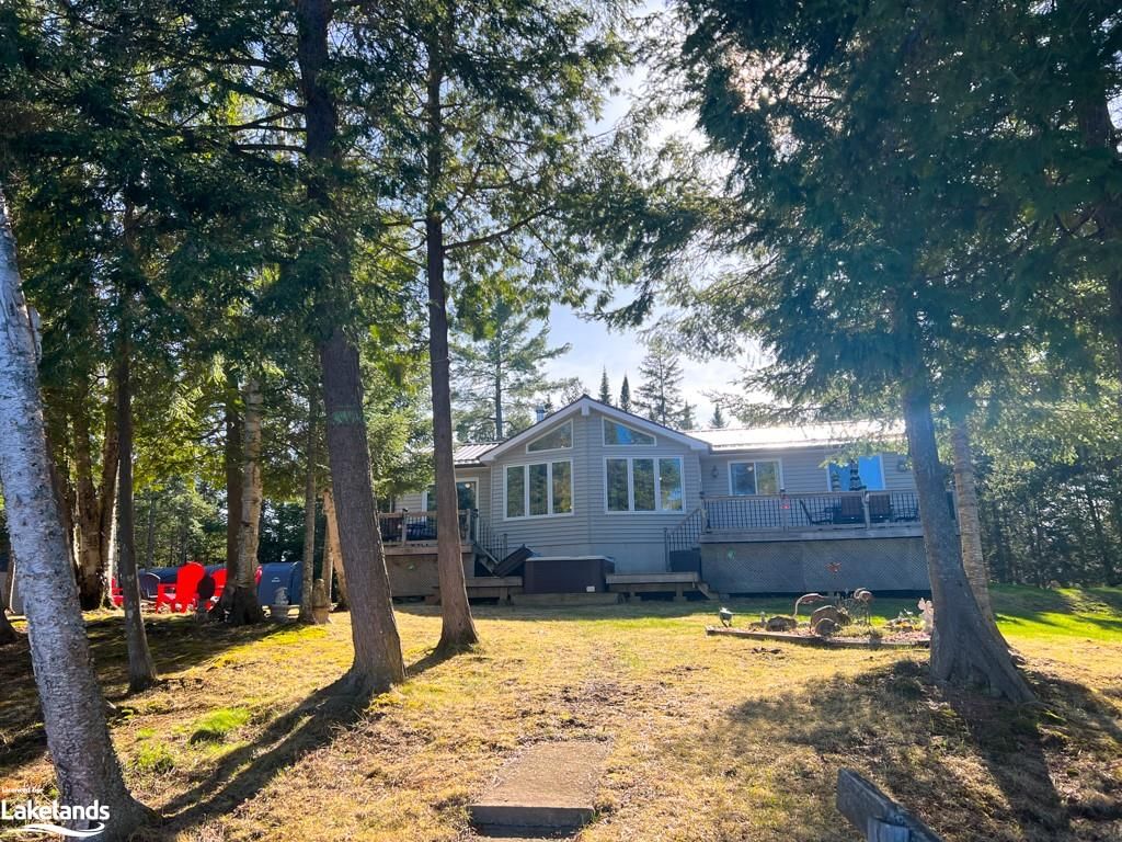 Front of 471 North Meadowcove Rd