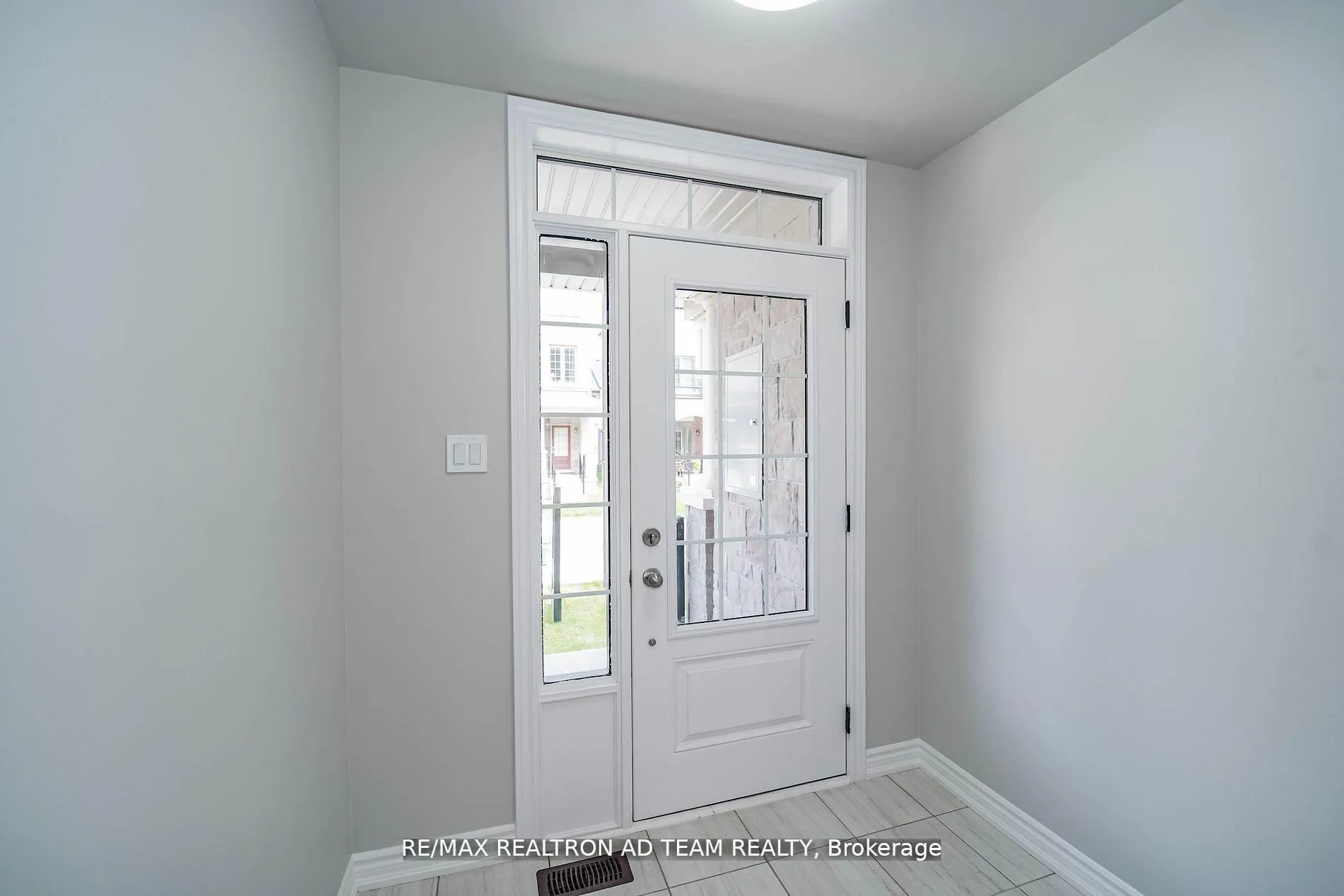 Photo 5 of 13 Hallmark Way, Whitby, Lynde Creek — HOMEH