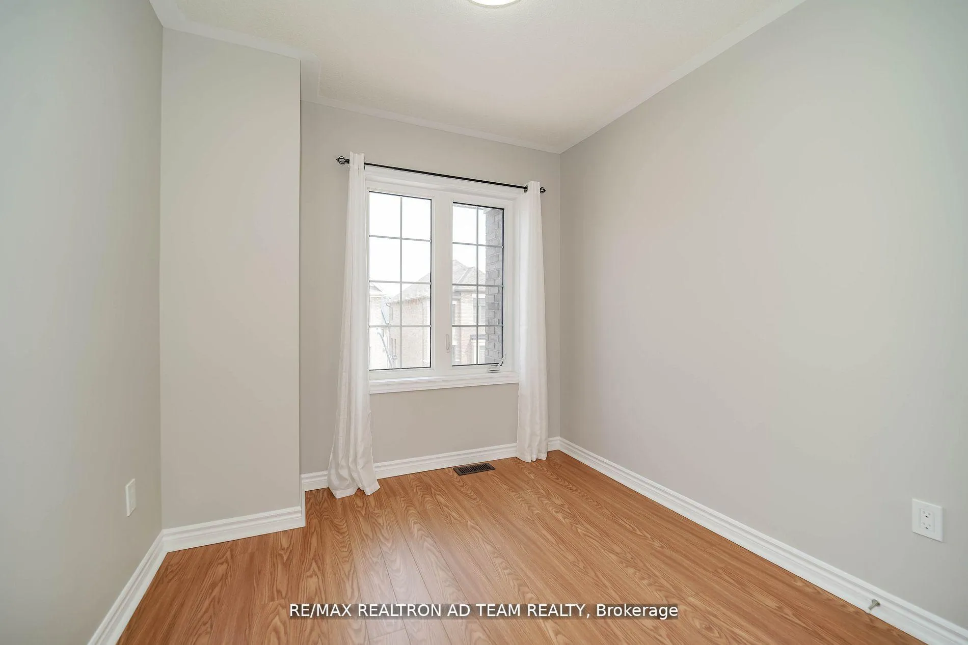 Photo 7 of 13 Hallmark Way, Whitby, Lynde Creek — HOMEH