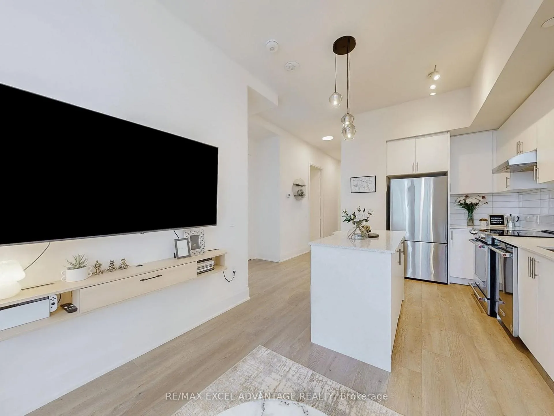 Photo 4 of Unit 710, 9000 Jane Street, Vaughan, Vellore Village — HOMEH
