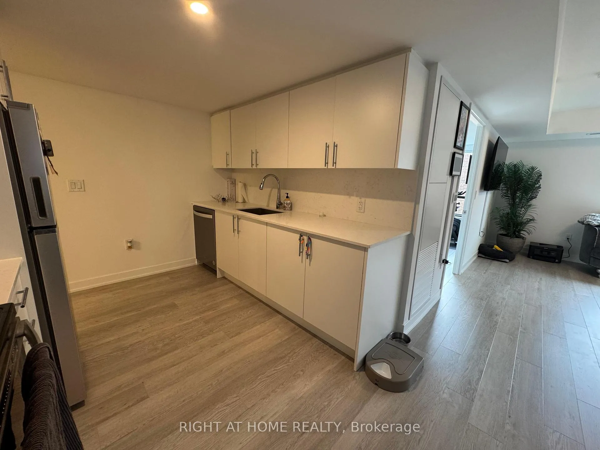 Photo 6 of Unit 320, 3 Starthgowan Avenue, Toronto, Lawrence Park South — HOMEH