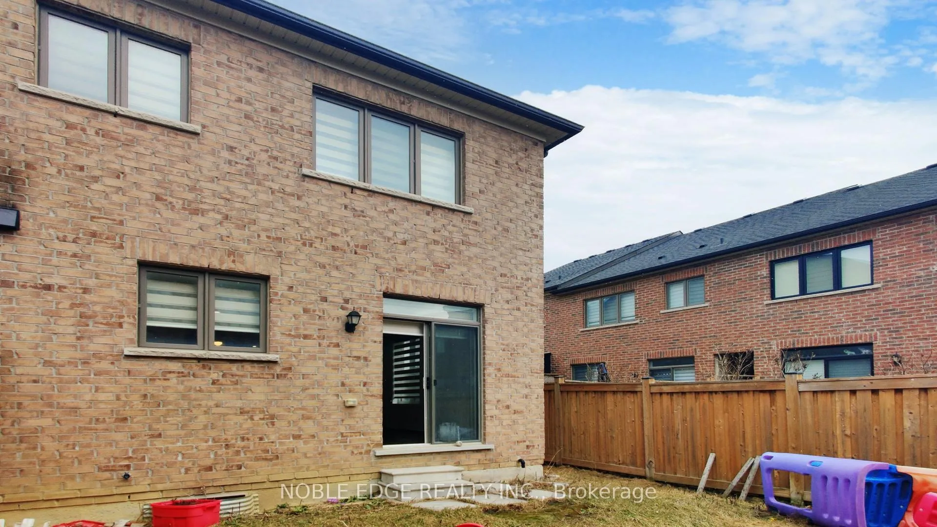 Photo 39 of 49 True Blue Crescent, Caledon, Bolton East — HOMEH