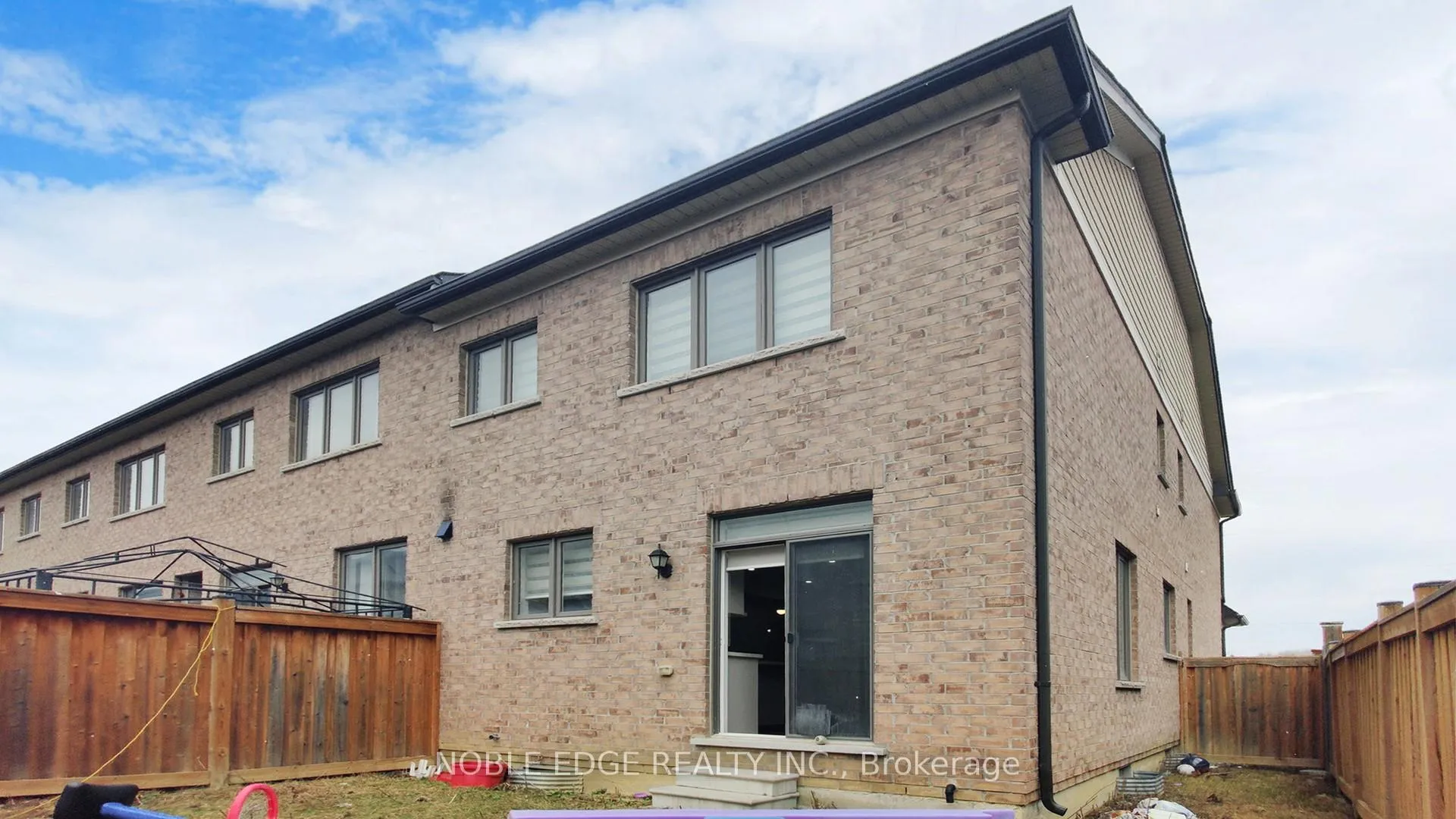 Photo 40 of 49 True Blue Crescent, Caledon, Bolton East — HOMEH