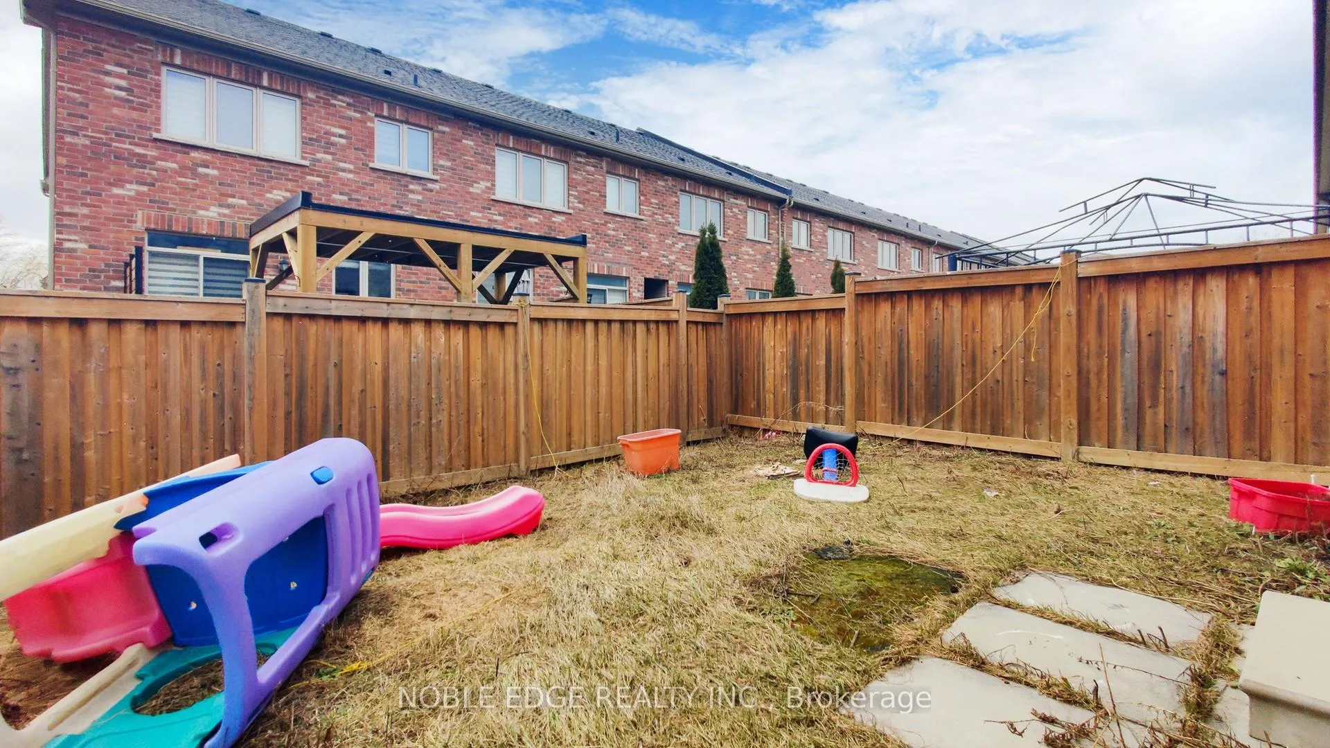 Photo 41 of 49 True Blue Crescent, Caledon, Bolton East — HOMEH