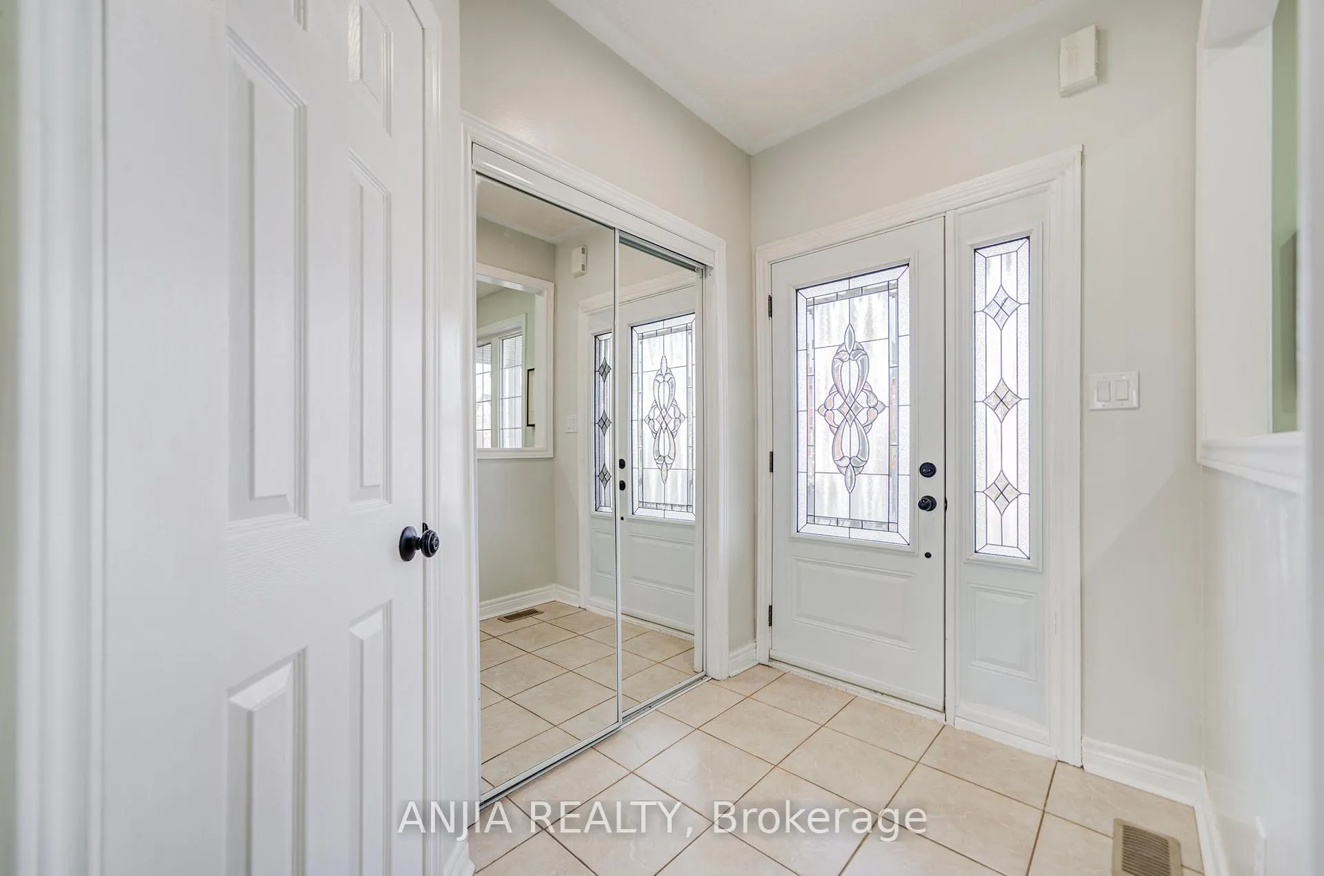 Photo 5 of 2033 Bur Oak Avenue, Markham, Greensborough — HOMEH