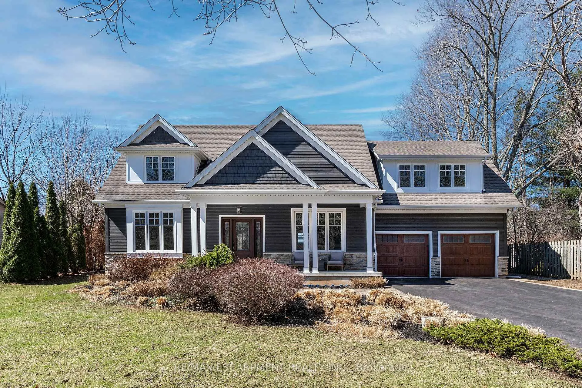 Photo 1 of 400 Hamilton Drive, Hamilton, Ancaster — HOMEH