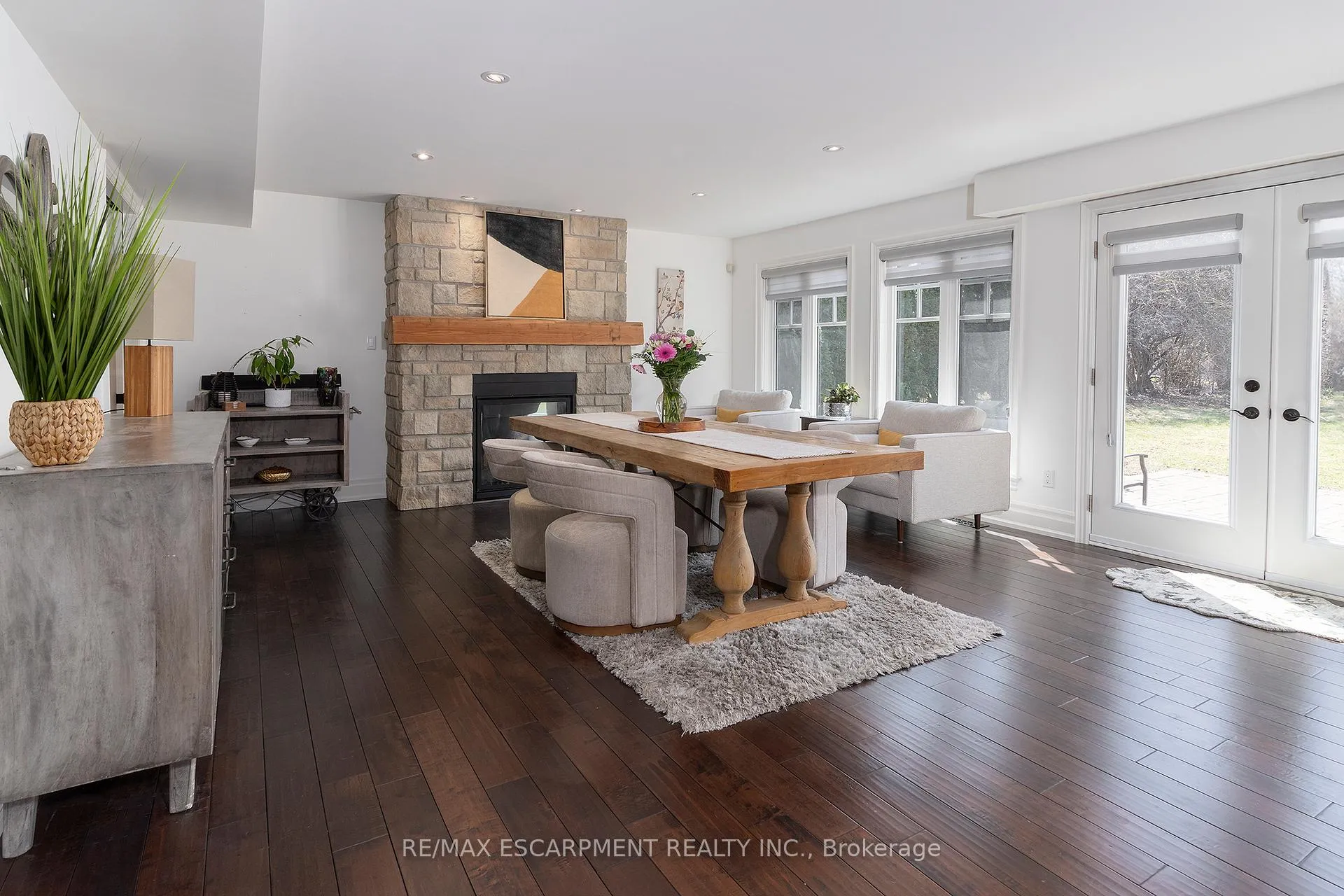 Photo 8 of 400 Hamilton Drive, Hamilton, Ancaster — HOMEH