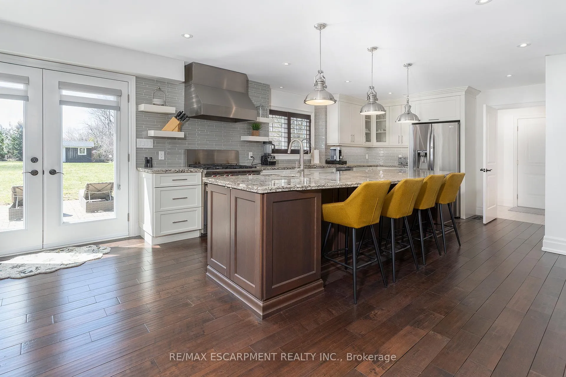 Photo 10 of 400 Hamilton Drive, Hamilton, Ancaster — HOMEH