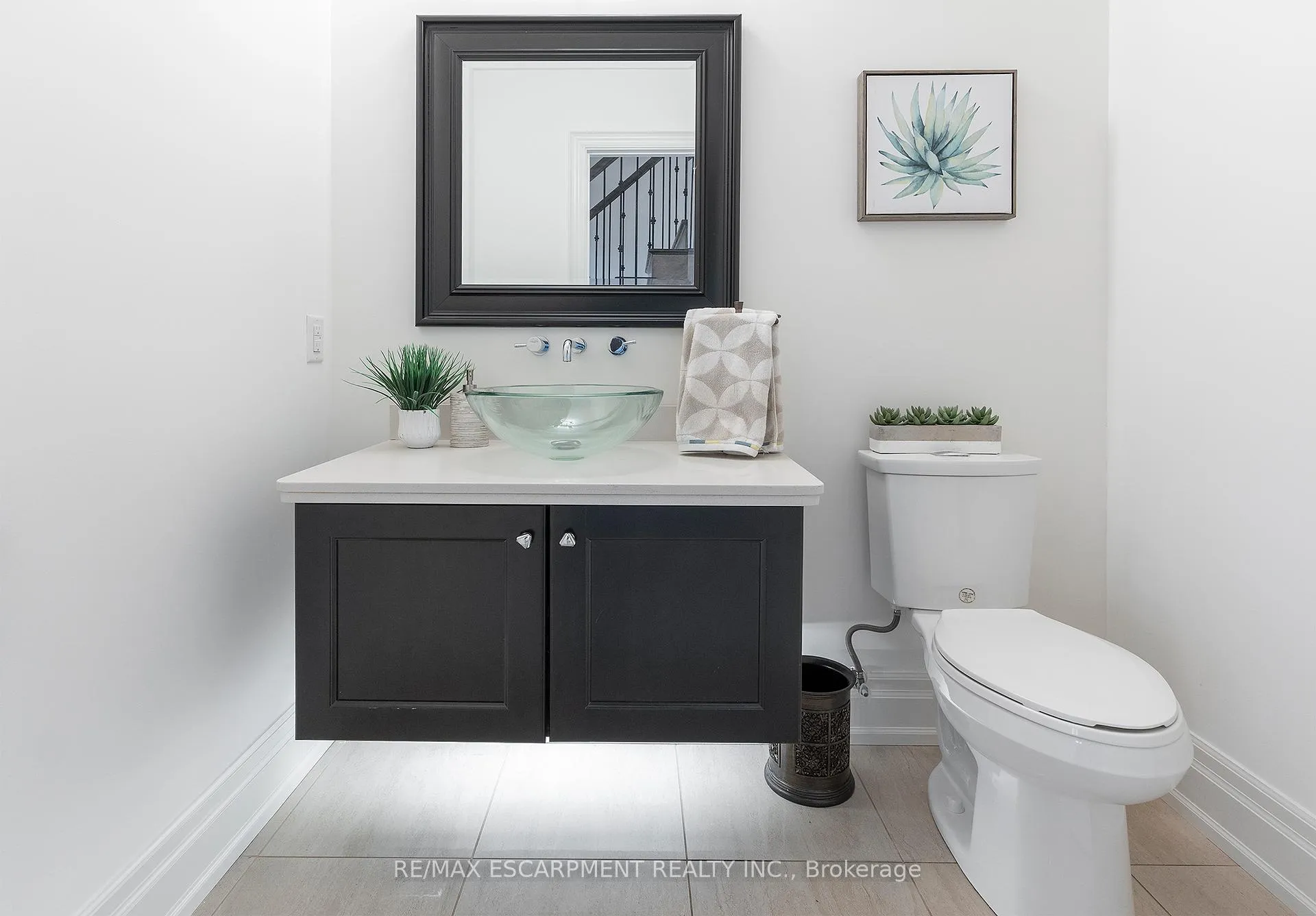 Photo 13 of 400 Hamilton Drive, Hamilton, Ancaster — HOMEH