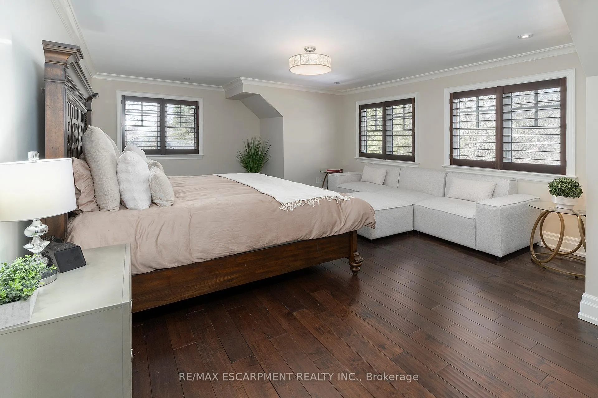 Photo 16 of 400 Hamilton Drive, Hamilton, Ancaster — HOMEH