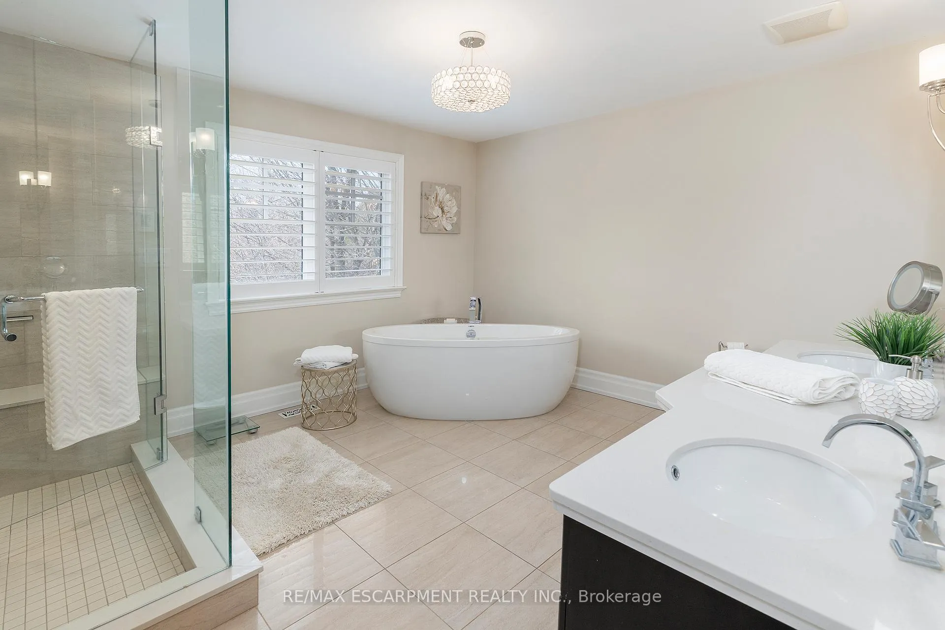 Photo 17 of 400 Hamilton Drive, Hamilton, Ancaster — HOMEH