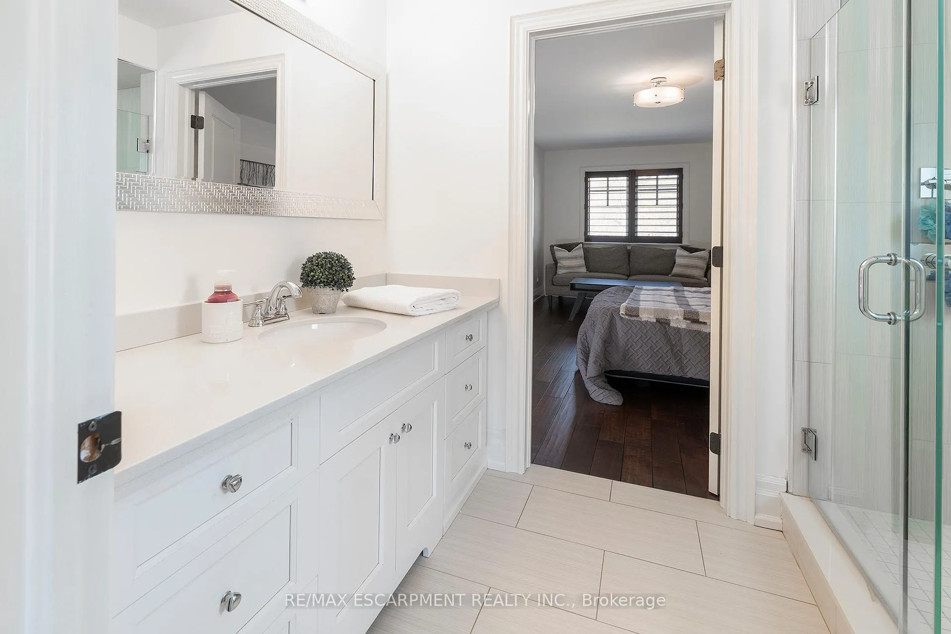 Photo 22 of 400 Hamilton Drive, Hamilton, Ancaster — HOMEH