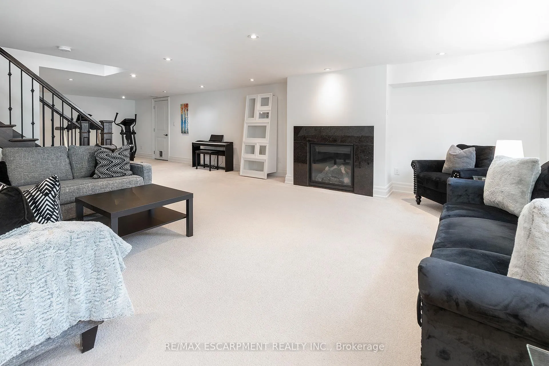 Photo 25 of 400 Hamilton Drive, Hamilton, Ancaster — HOMEH