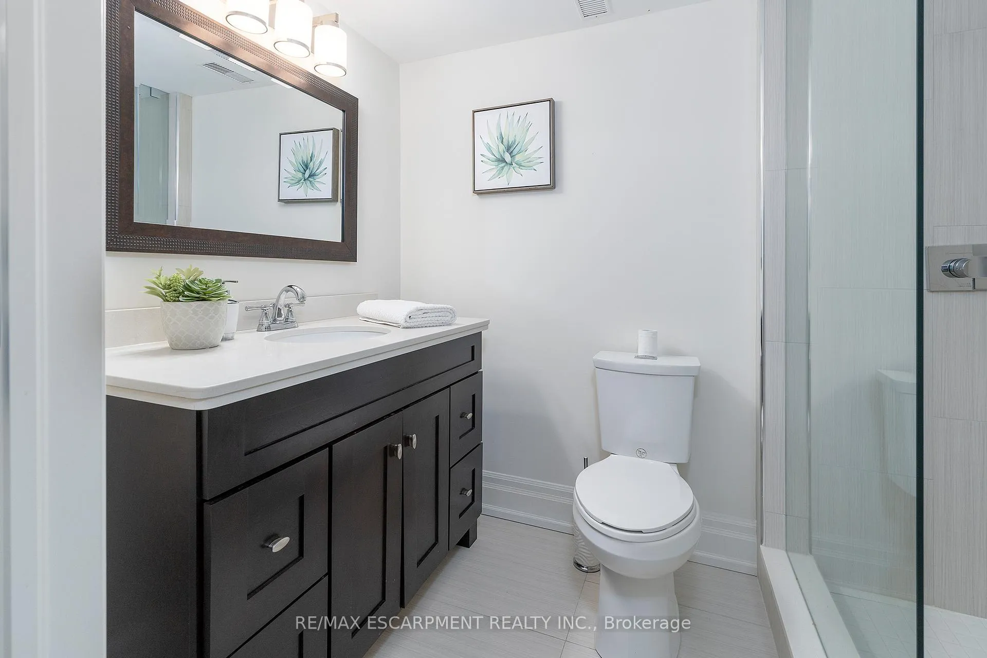 Photo 26 of 400 Hamilton Drive, Hamilton, Ancaster — HOMEH
