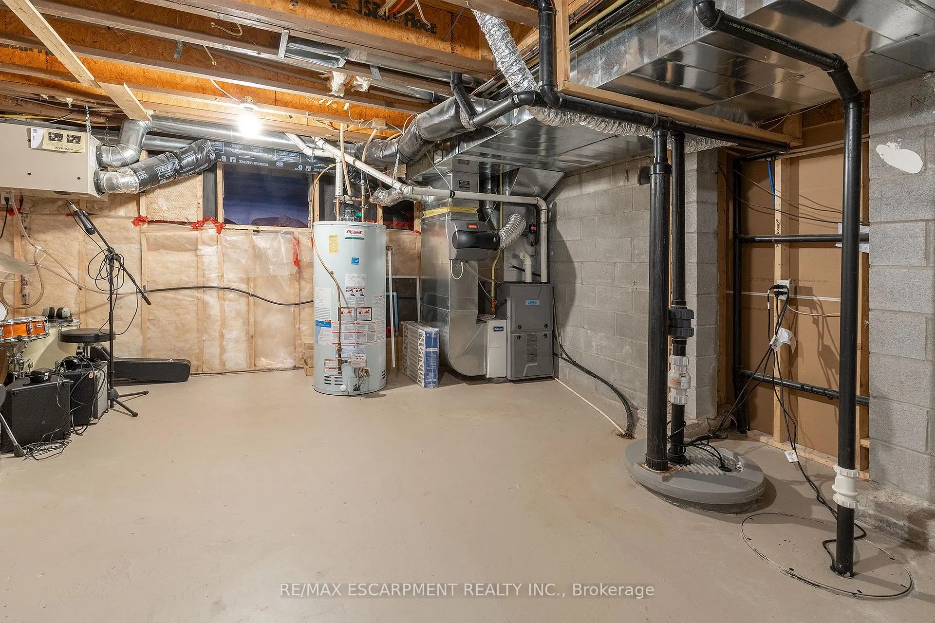 Photo 28 of 400 Hamilton Drive, Hamilton, Ancaster — HOMEH