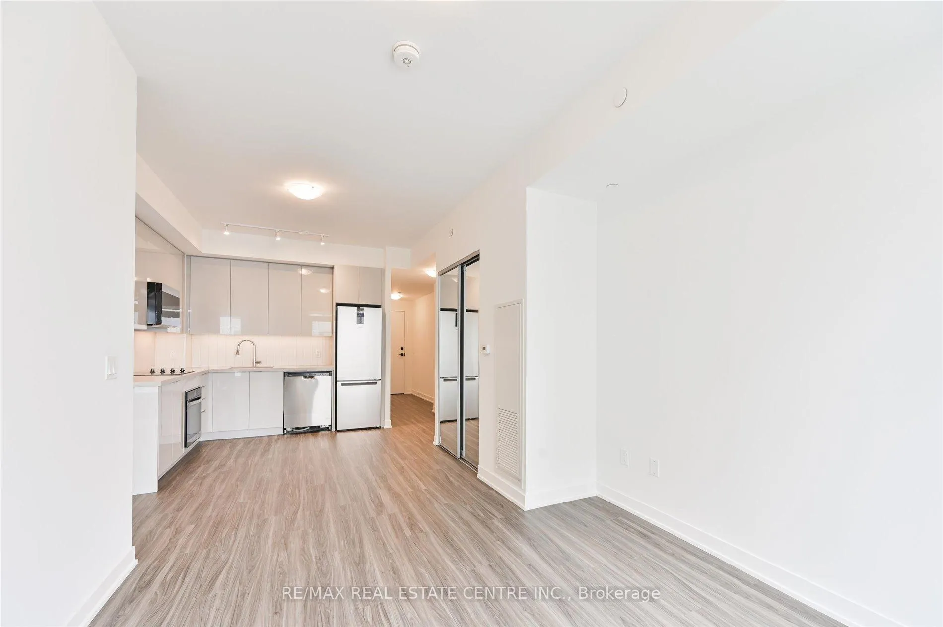 Photo 5 of Unit 2332, 498 Caldari Road, Vaughan, Concord — HOMEH