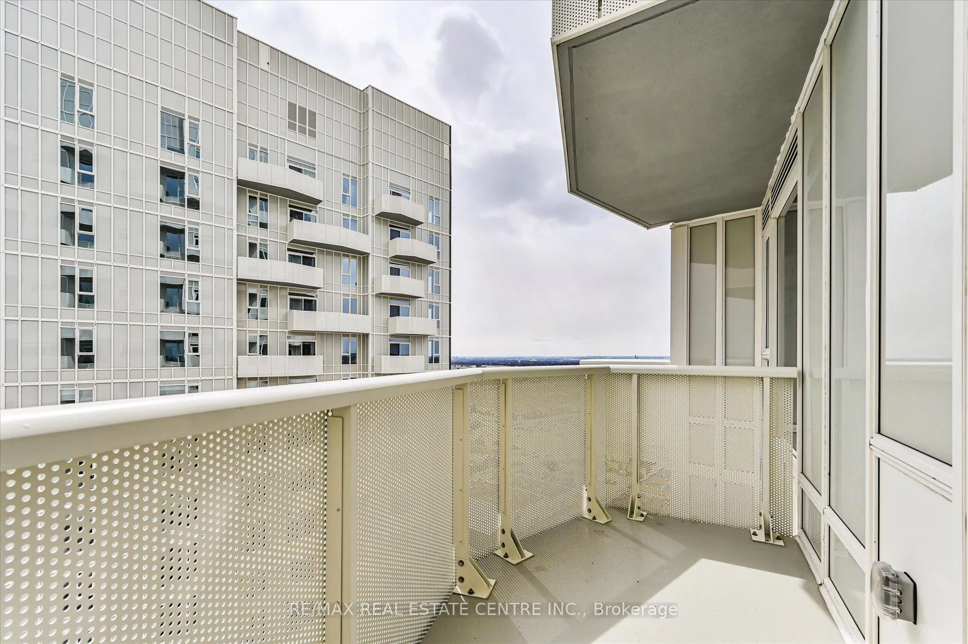 Photo 13 of Unit 2332, 498 Caldari Road, Vaughan, Concord — HOMEH