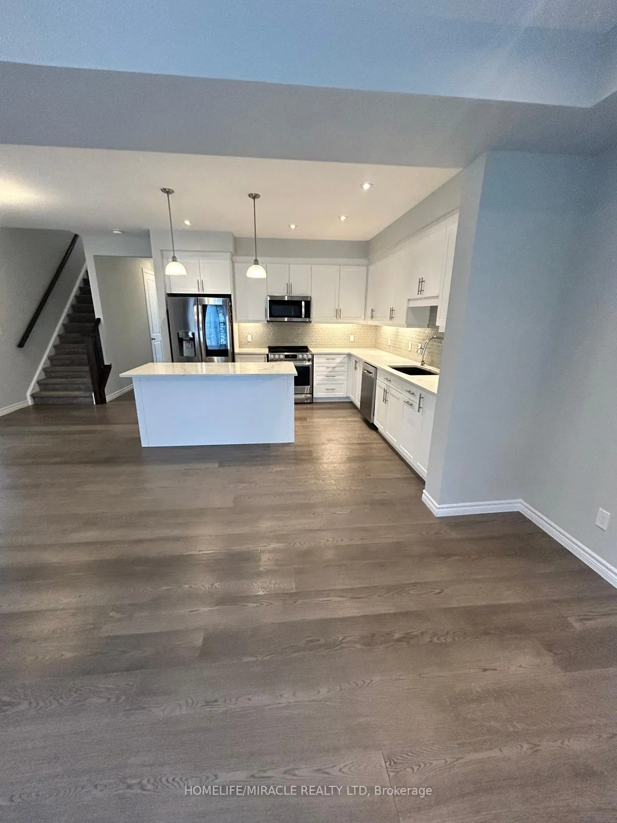 Photo 4 of 174 Forest Creek Drive, Kitchener — HOMEH