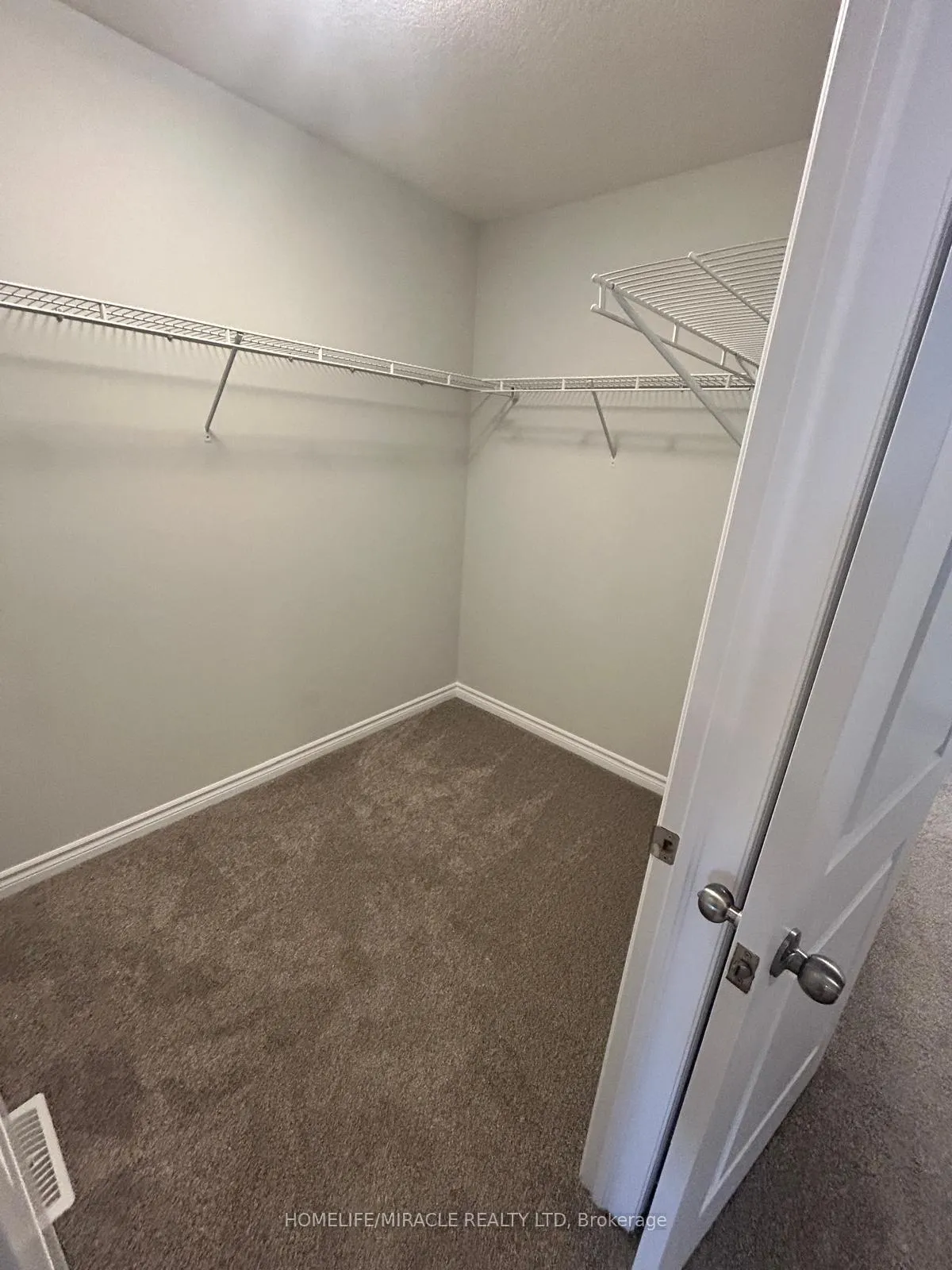Photo 15 of 174 Forest Creek Drive, Kitchener — HOMEH