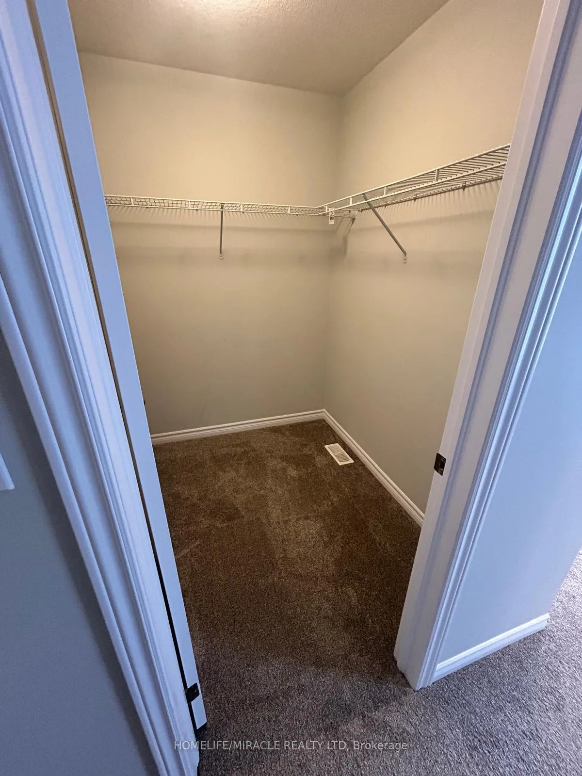 Photo 23 of 174 Forest Creek Drive, Kitchener — HOMEH