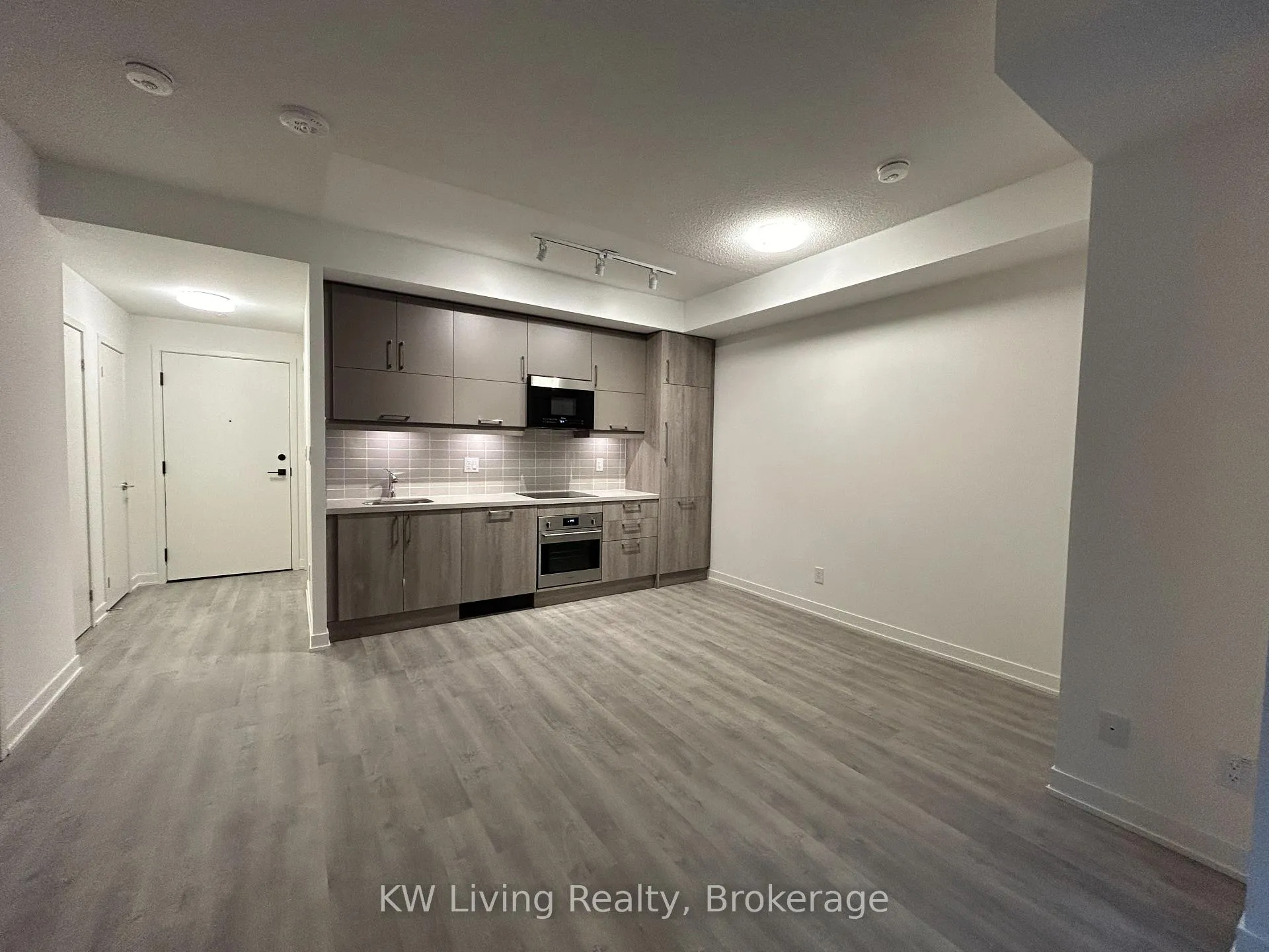 Photo 5 of Unit 504, 8119 Birchmount Road, Markham, Unionville — HOMEH