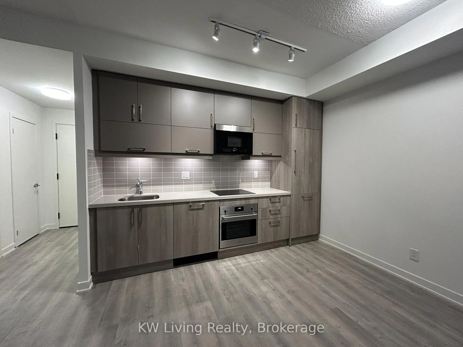 Photo 6 of Unit 504, 8119 Birchmount Road, Markham, Unionville — HOMEH