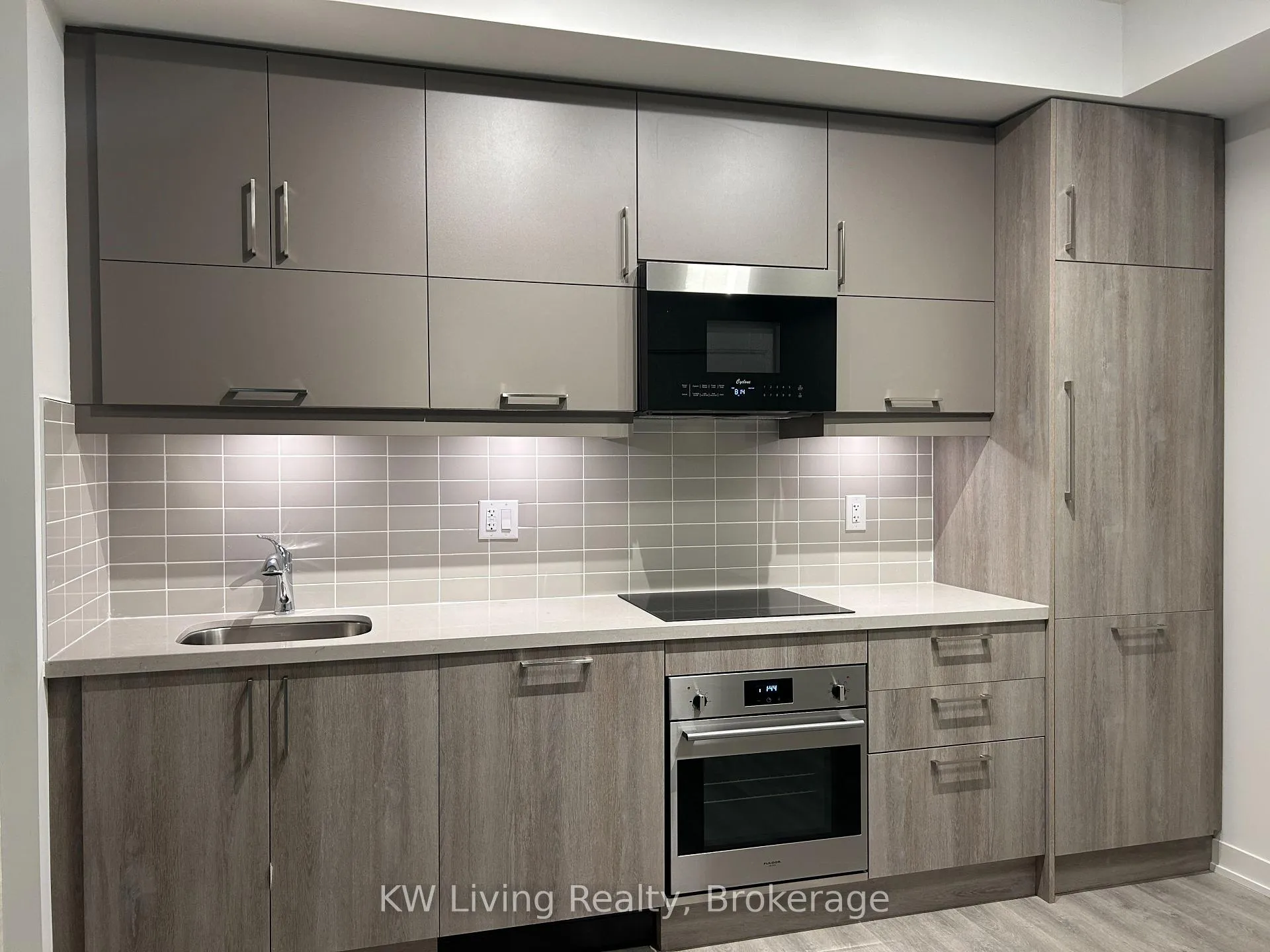 Photo 7 of Unit 504, 8119 Birchmount Road, Markham, Unionville — HOMEH