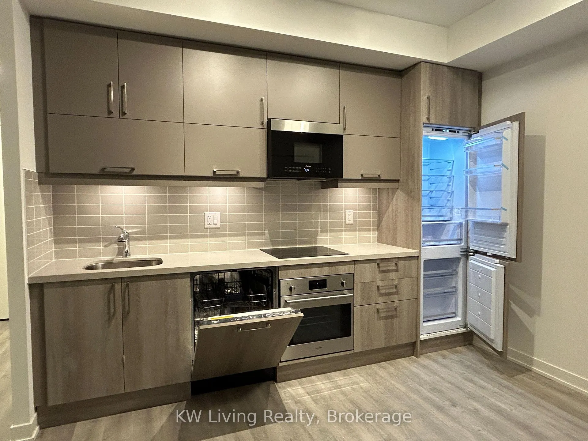 Photo 8 of Unit 504, 8119 Birchmount Road, Markham, Unionville — HOMEH