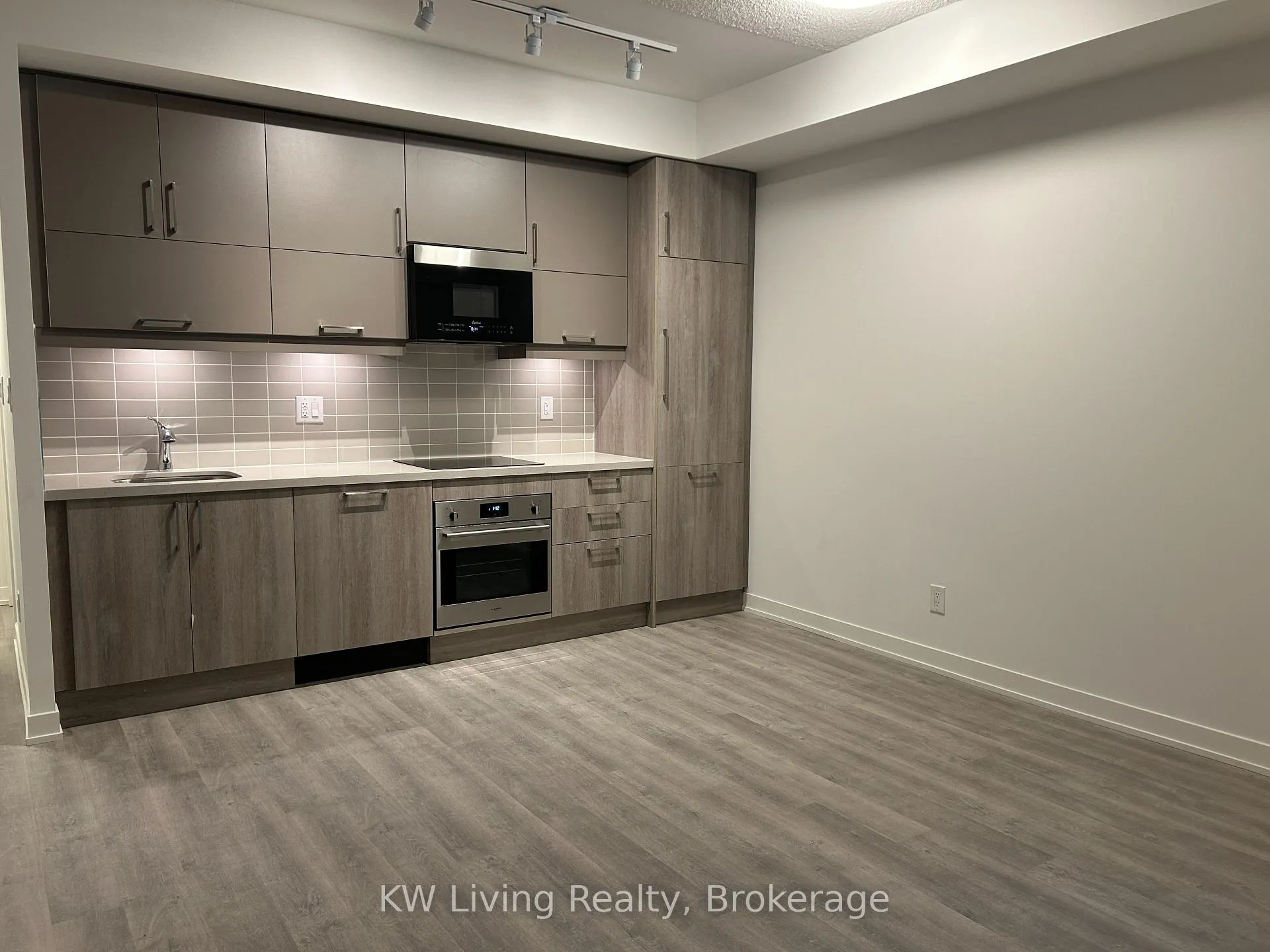 Photo 9 of Unit 504, 8119 Birchmount Road, Markham, Unionville — HOMEH