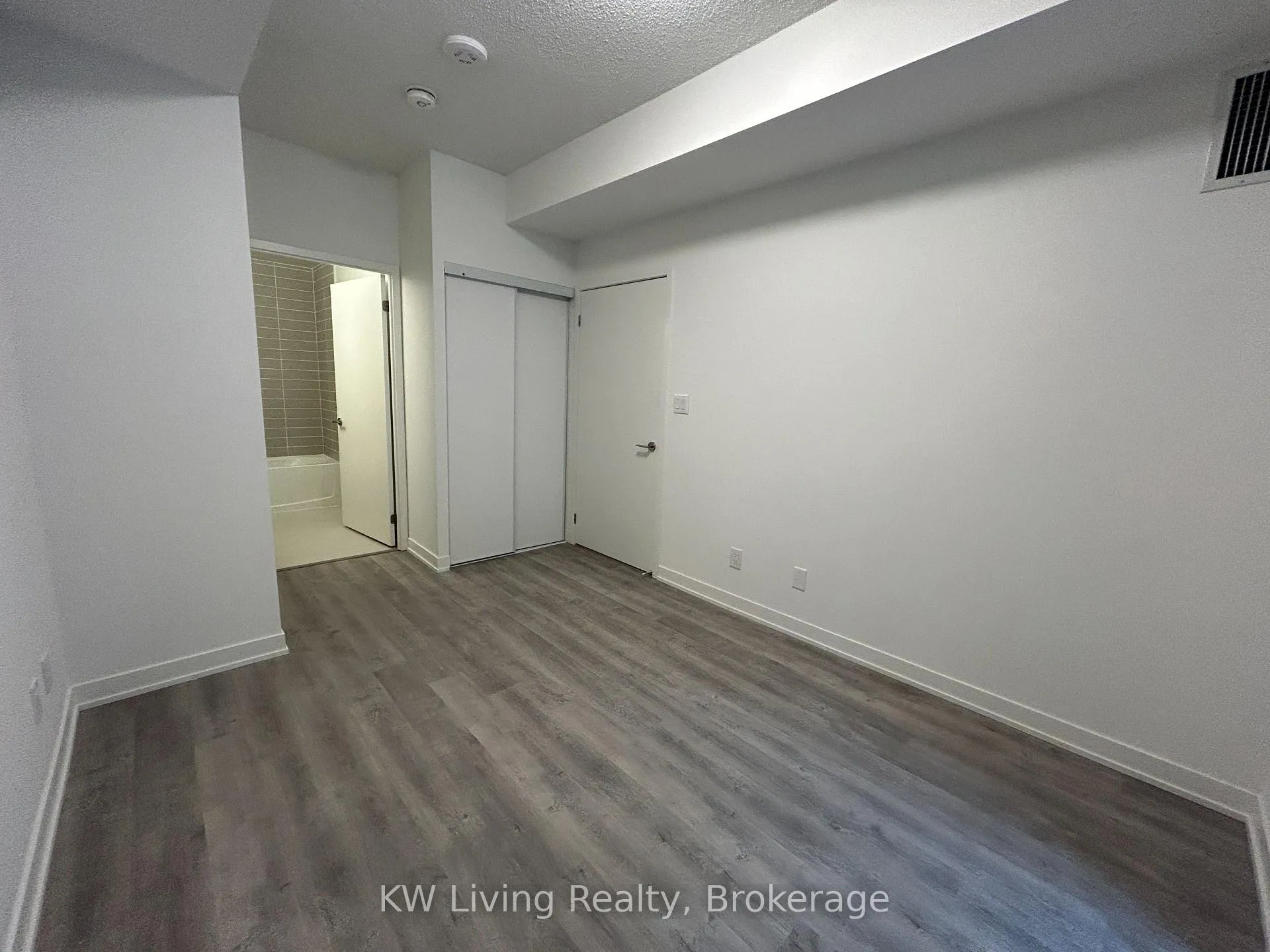 Photo 15 of Unit 504, 8119 Birchmount Road, Markham, Unionville — HOMEH