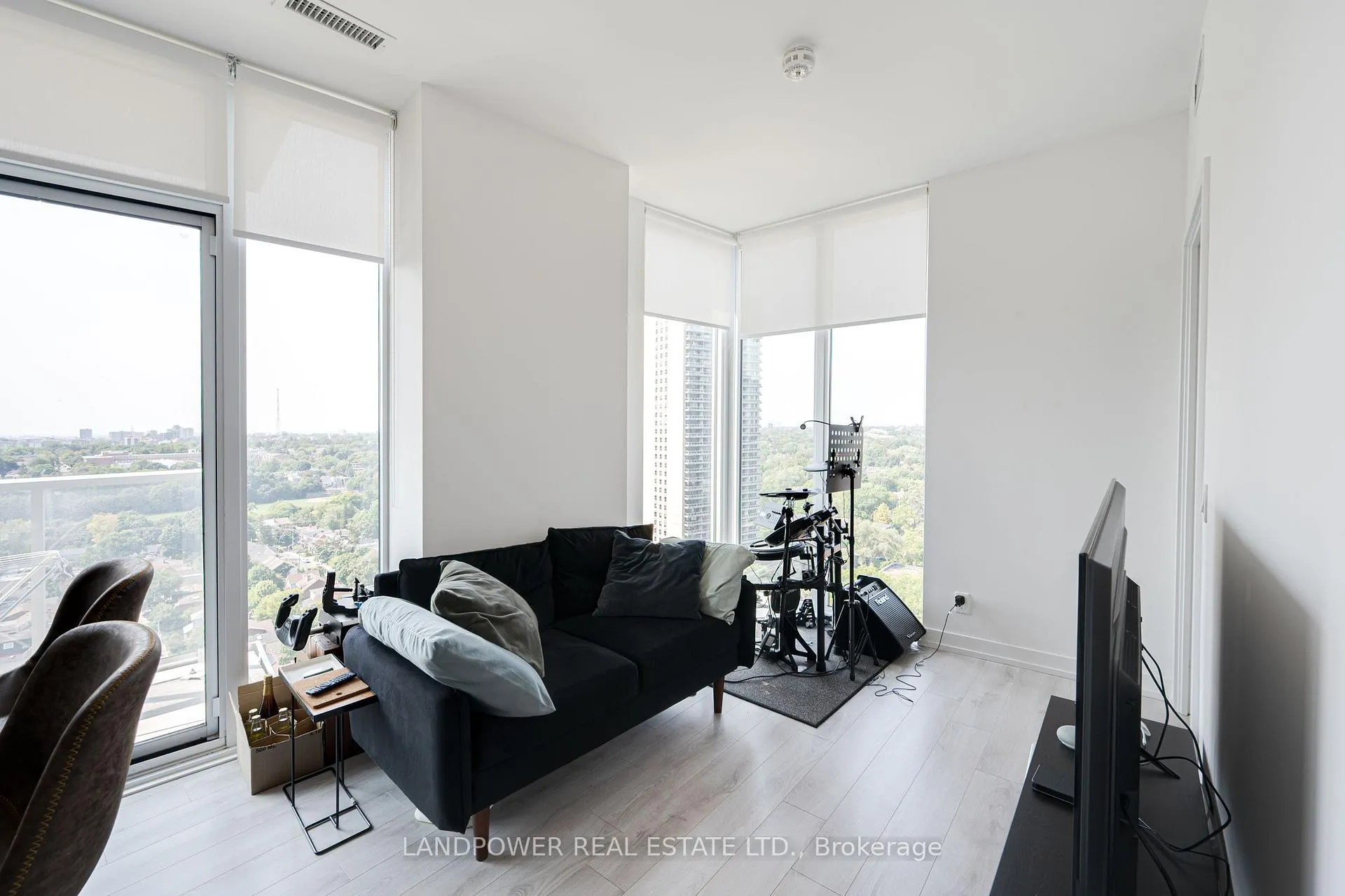 Photo 18 of Unit 1512, 33 Helendale Avenue, Toronto, Yonge-Eglinton — HOMEH