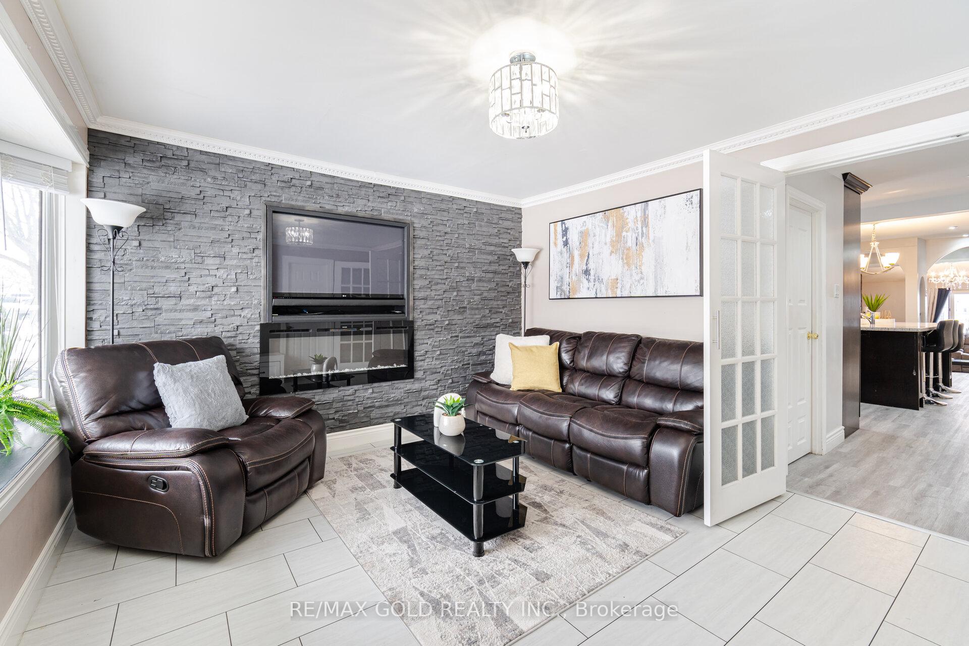 Photo 5 of 27 Brock Street, Ajax, Central — HOMEH
