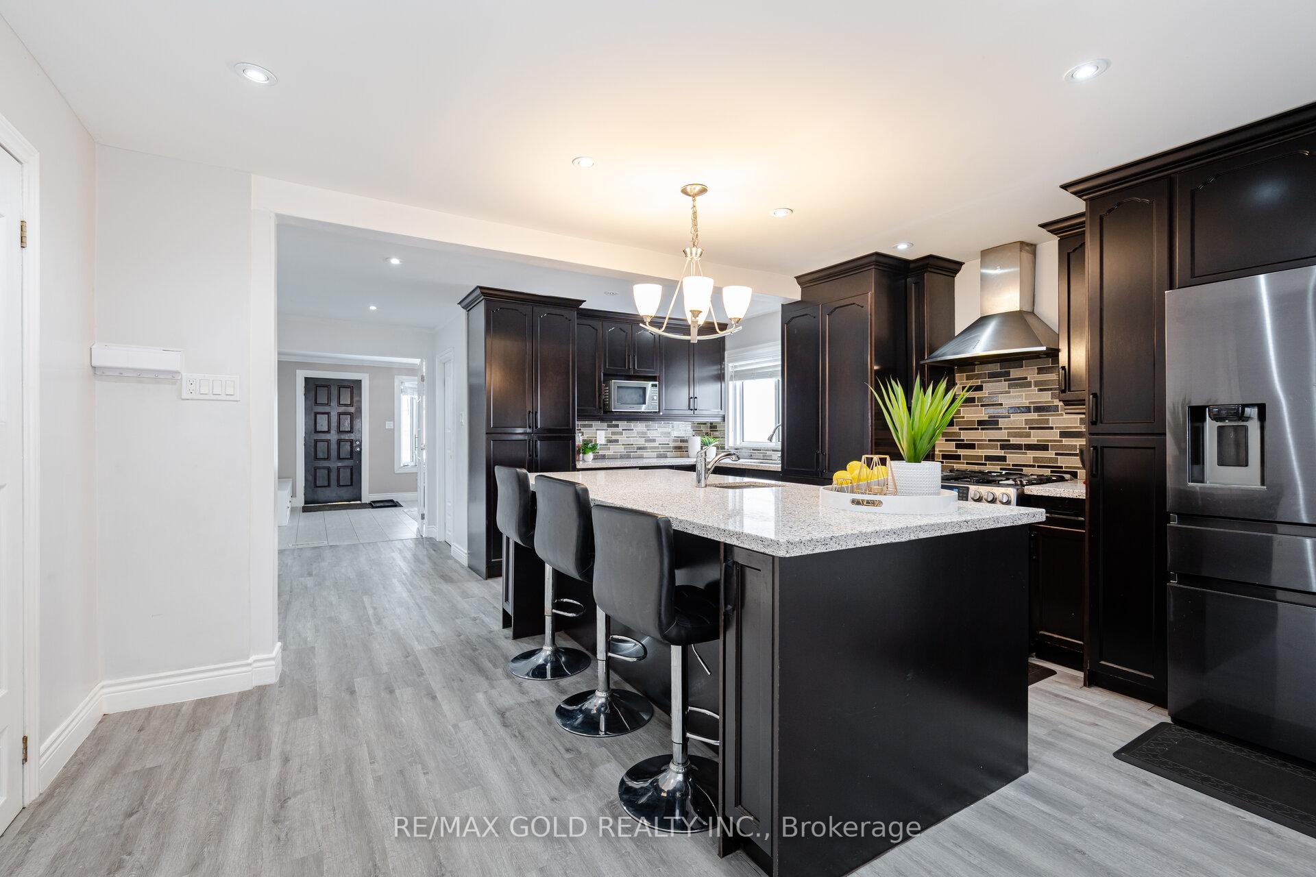 Photo 8 of 27 Brock Street, Ajax, Central — HOMEH