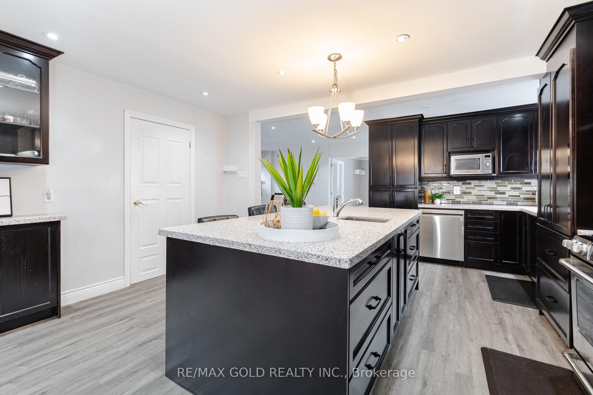 Photo 9 of 27 Brock Street, Ajax, Central — HOMEH