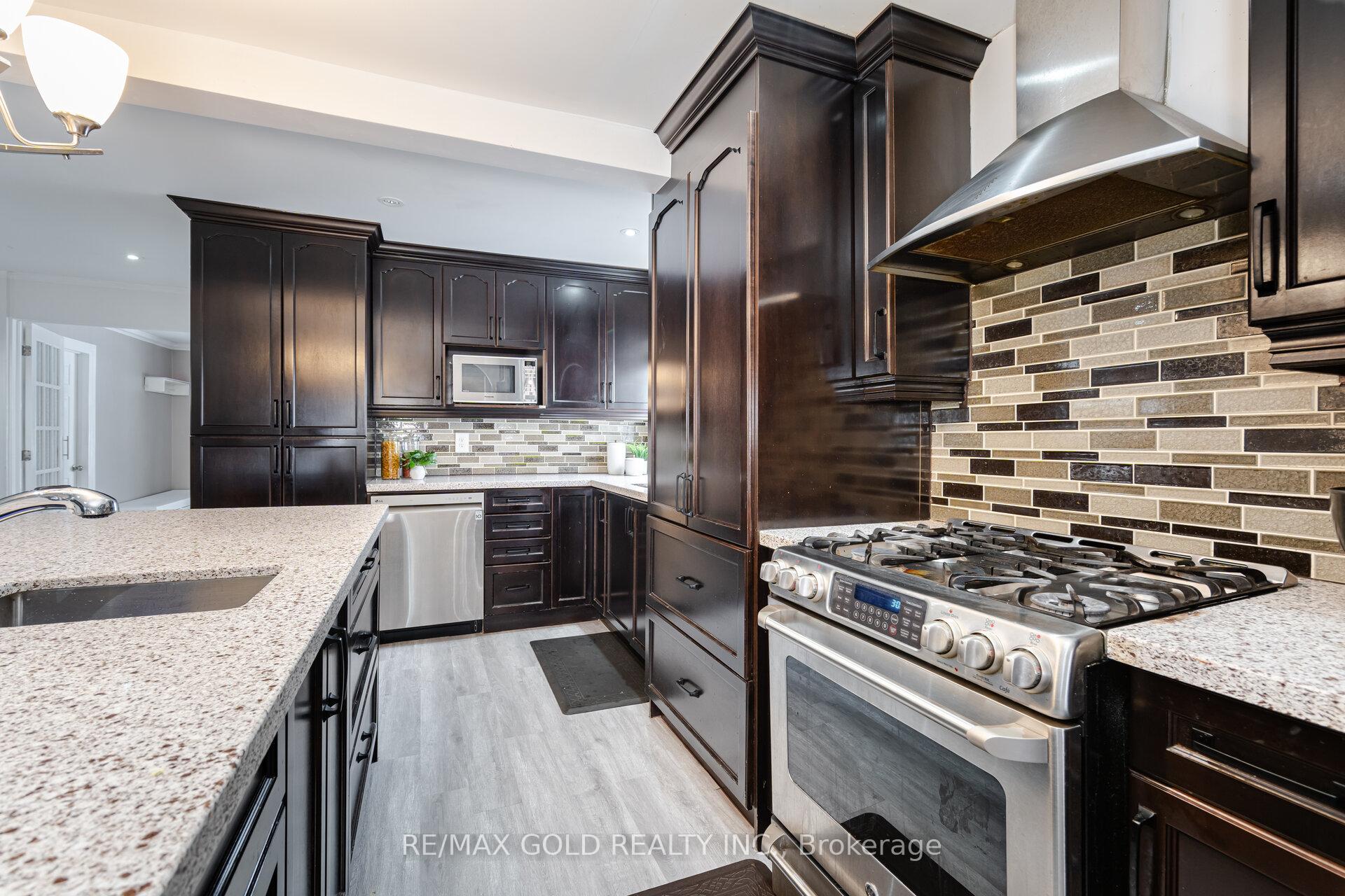 Photo 10 of 27 Brock Street, Ajax, Central — HOMEH