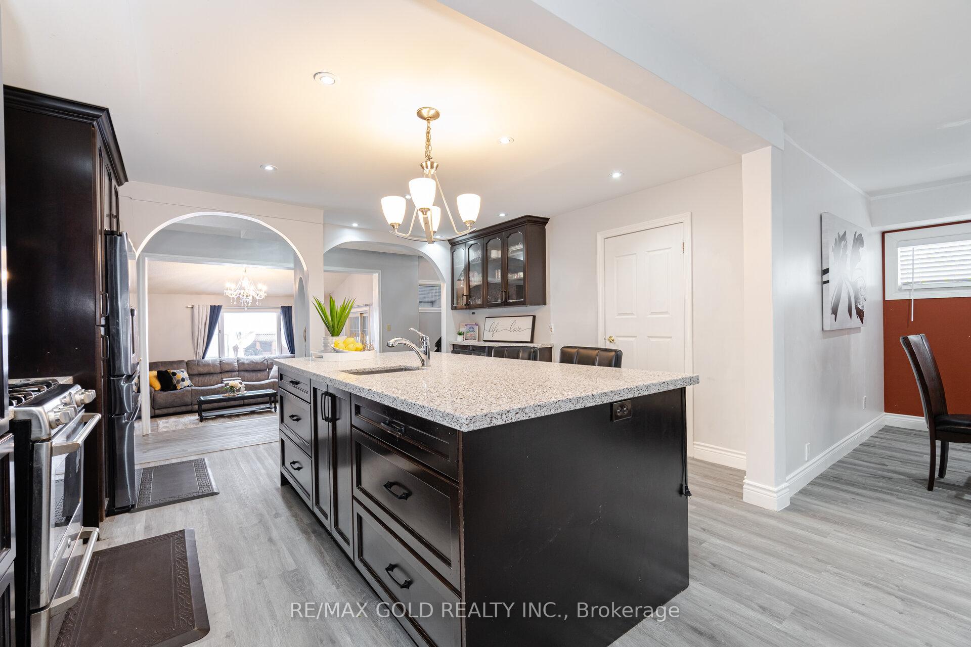 Photo 11 of 27 Brock Street, Ajax, Central — HOMEH