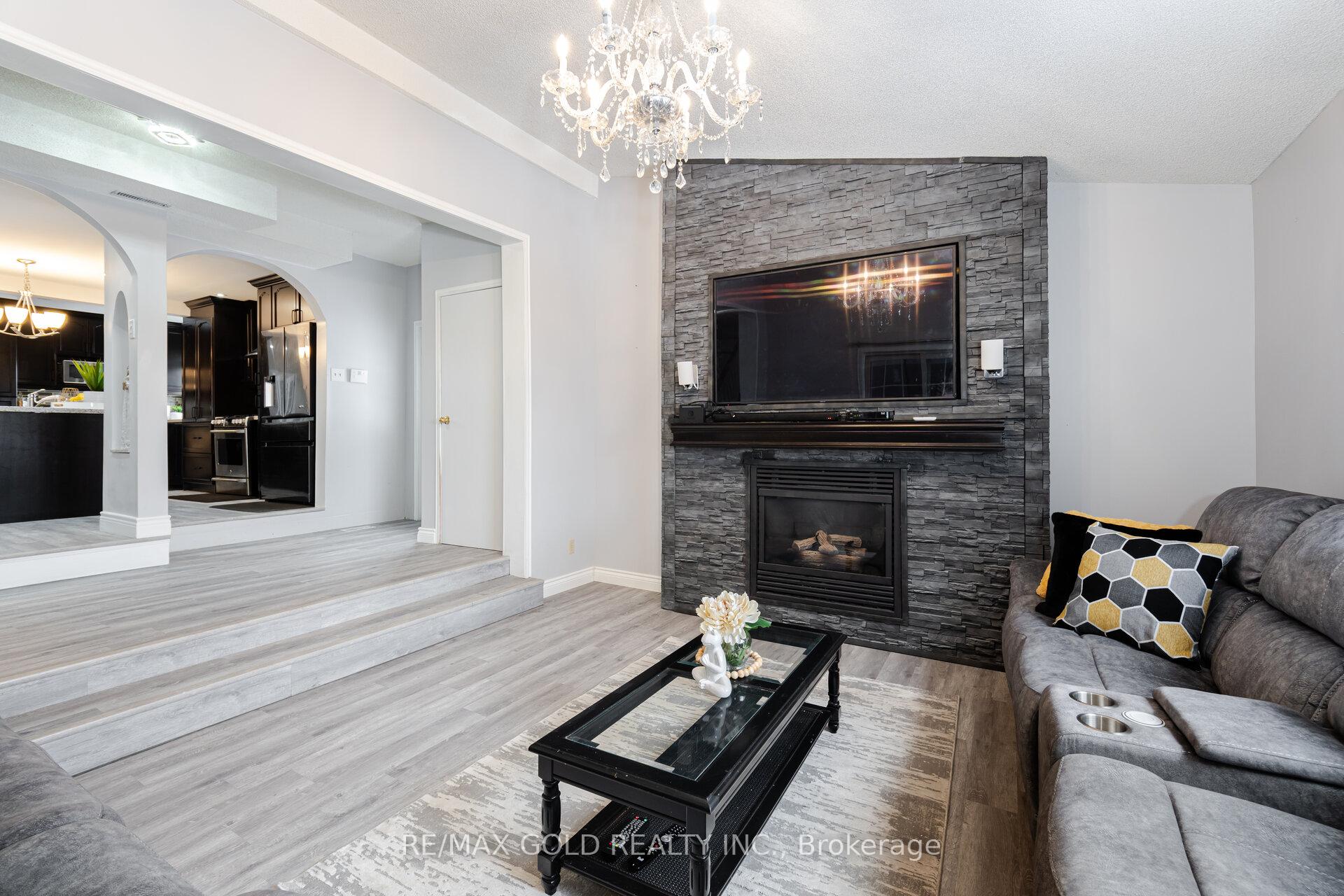 Photo 15 of 27 Brock Street, Ajax, Central — HOMEH