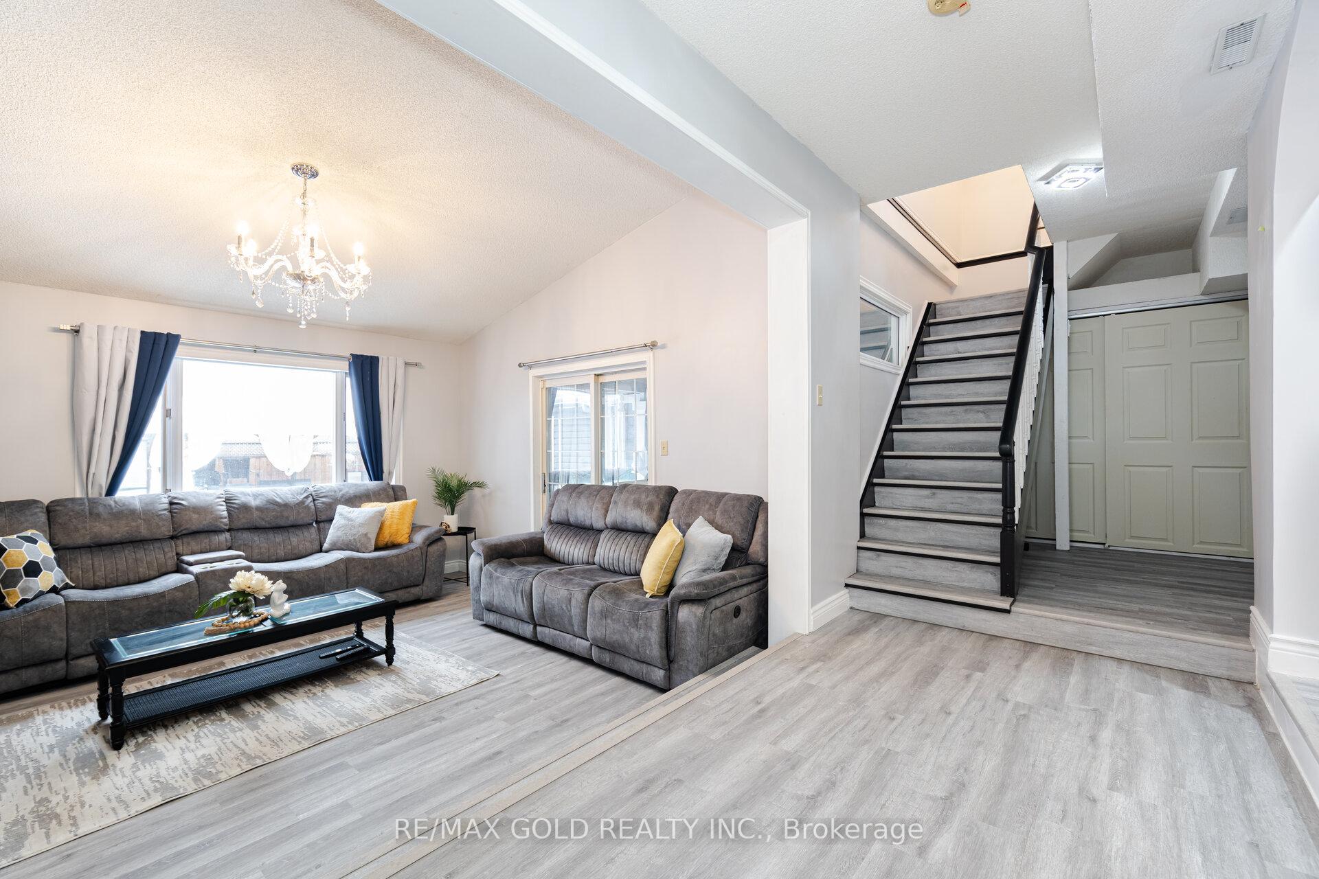 Photo 20 of 27 Brock Street, Ajax, Central — HOMEH
