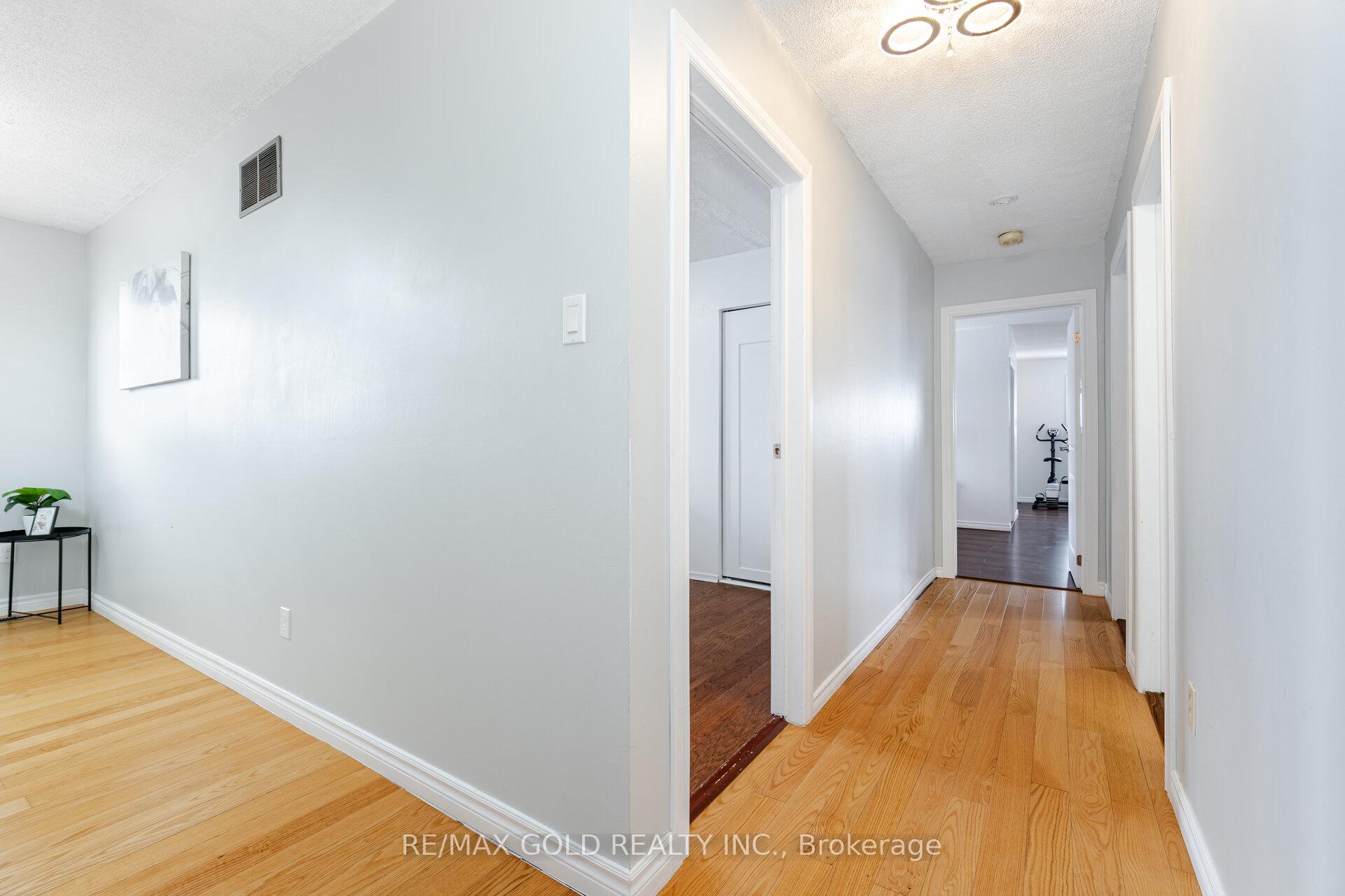 Photo 23 of 27 Brock Street, Ajax, Central — HOMEH