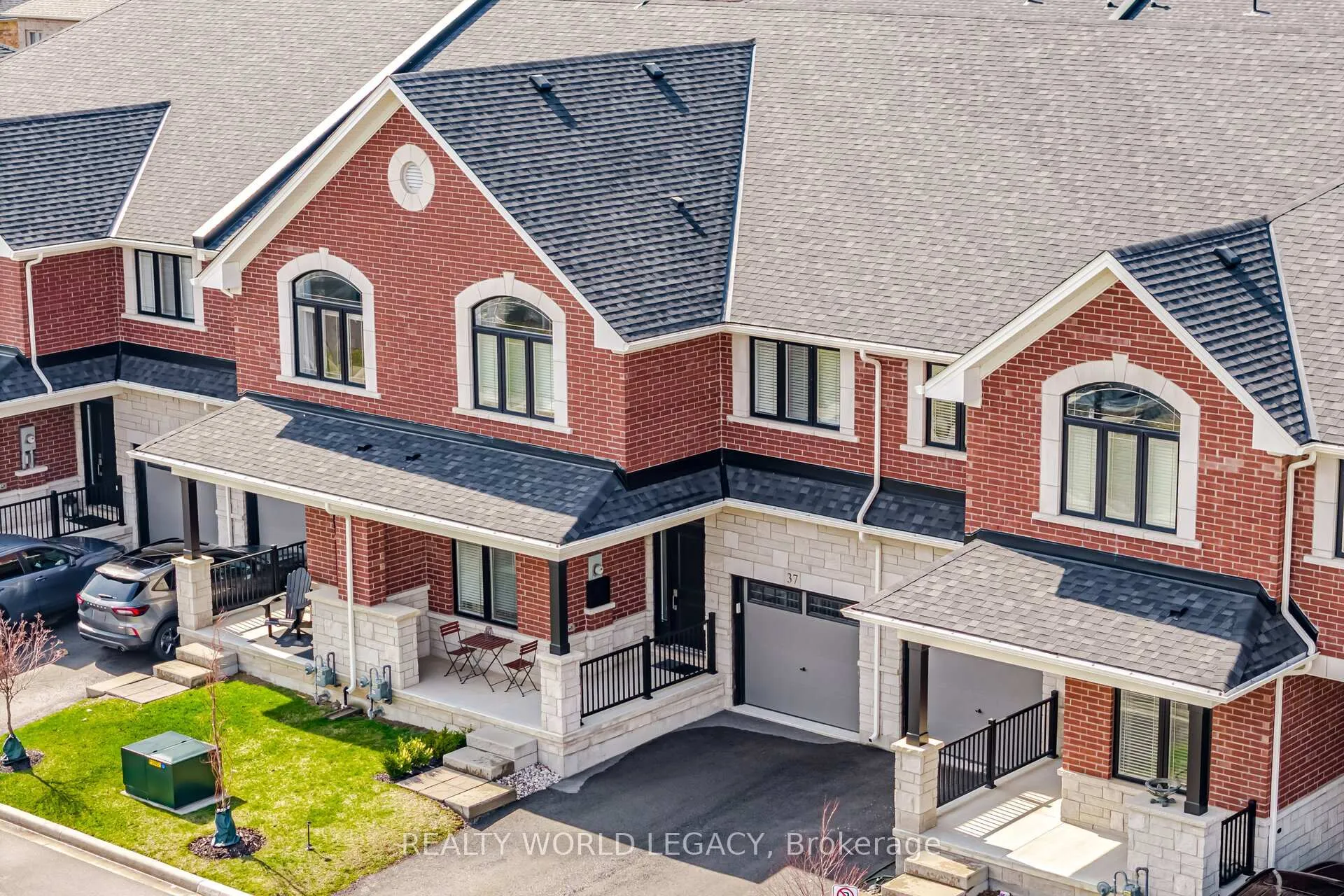 Photo 1 of 37 Westfield Crescent, Hamilton, Waterdown — HOMEH