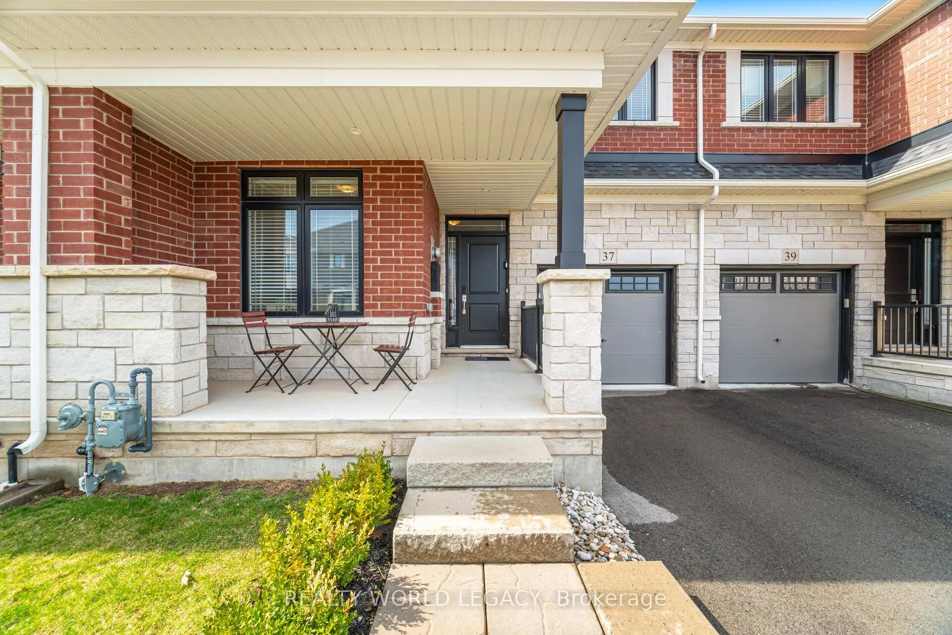 Photo 4 of 37 Westfield Crescent, Hamilton, Waterdown — HOMEH